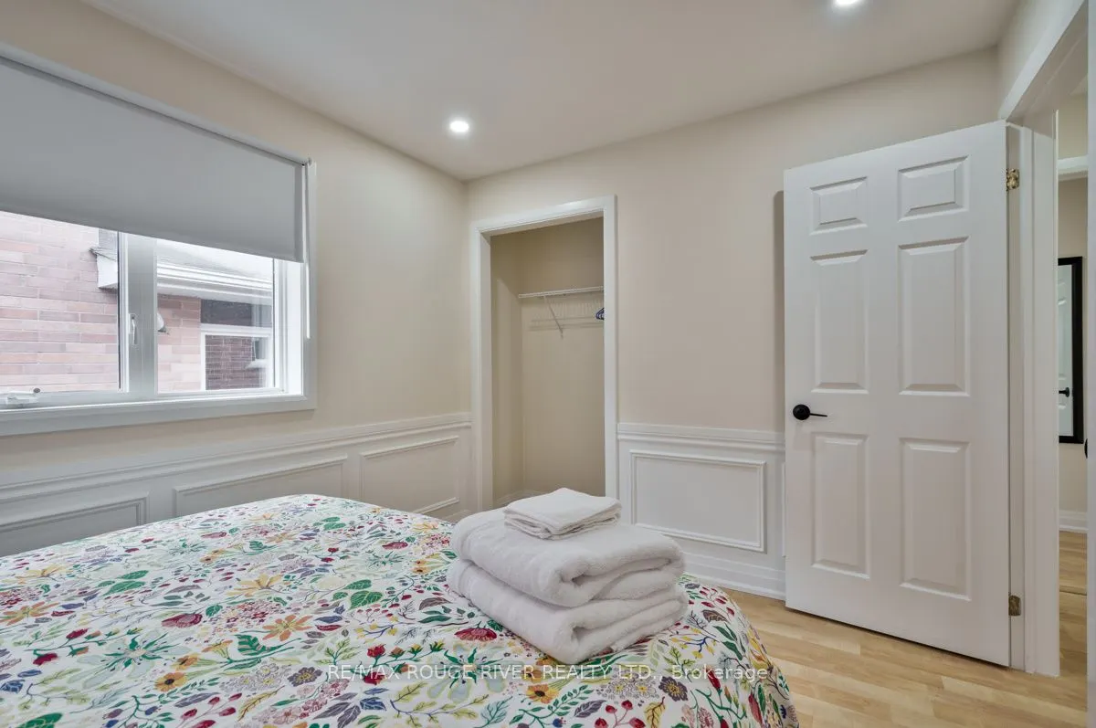 333 Mary Street W