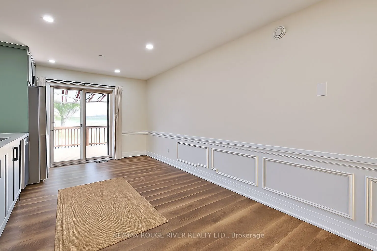 333 Mary Street W