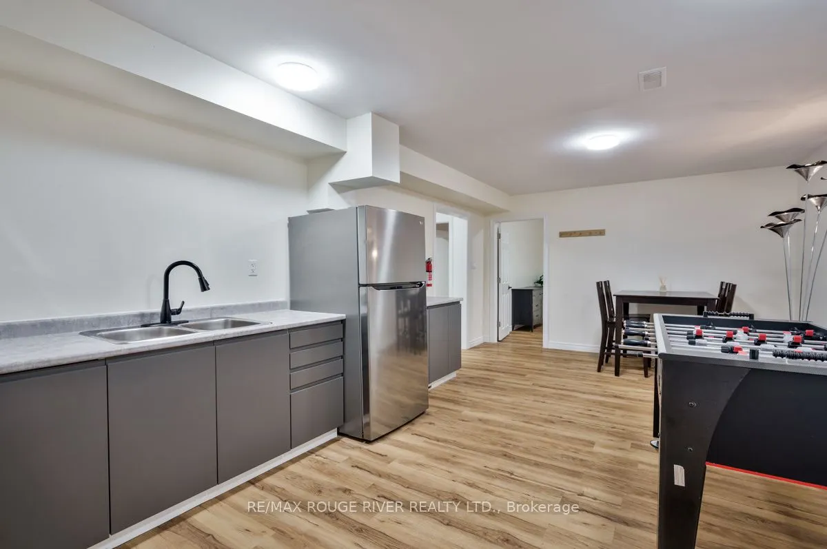333 Mary Street W