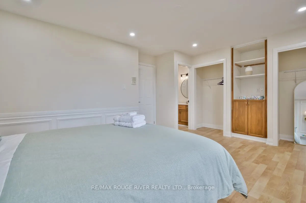 333 Mary Street W