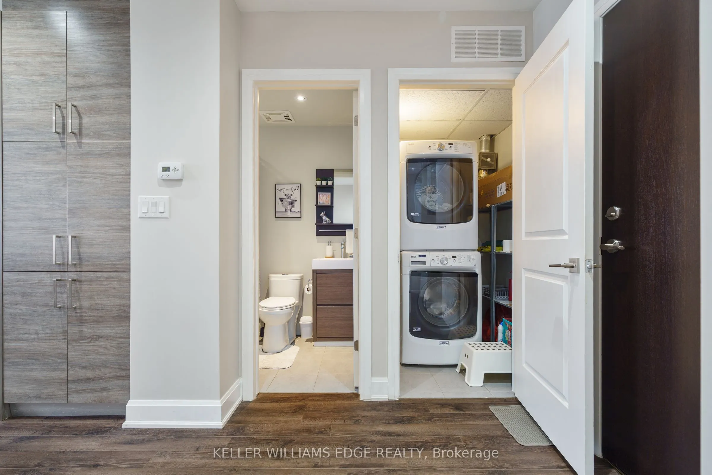 2 King Street W, #208