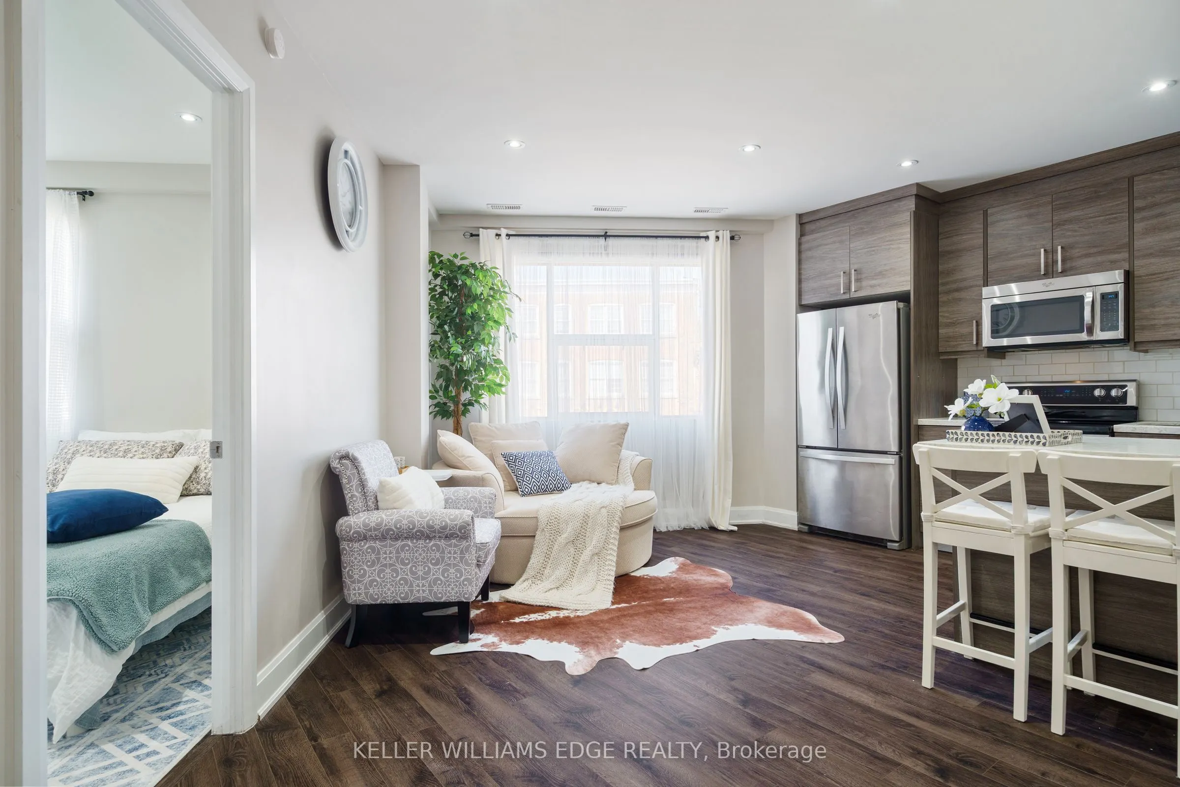 2 King Street W, #208