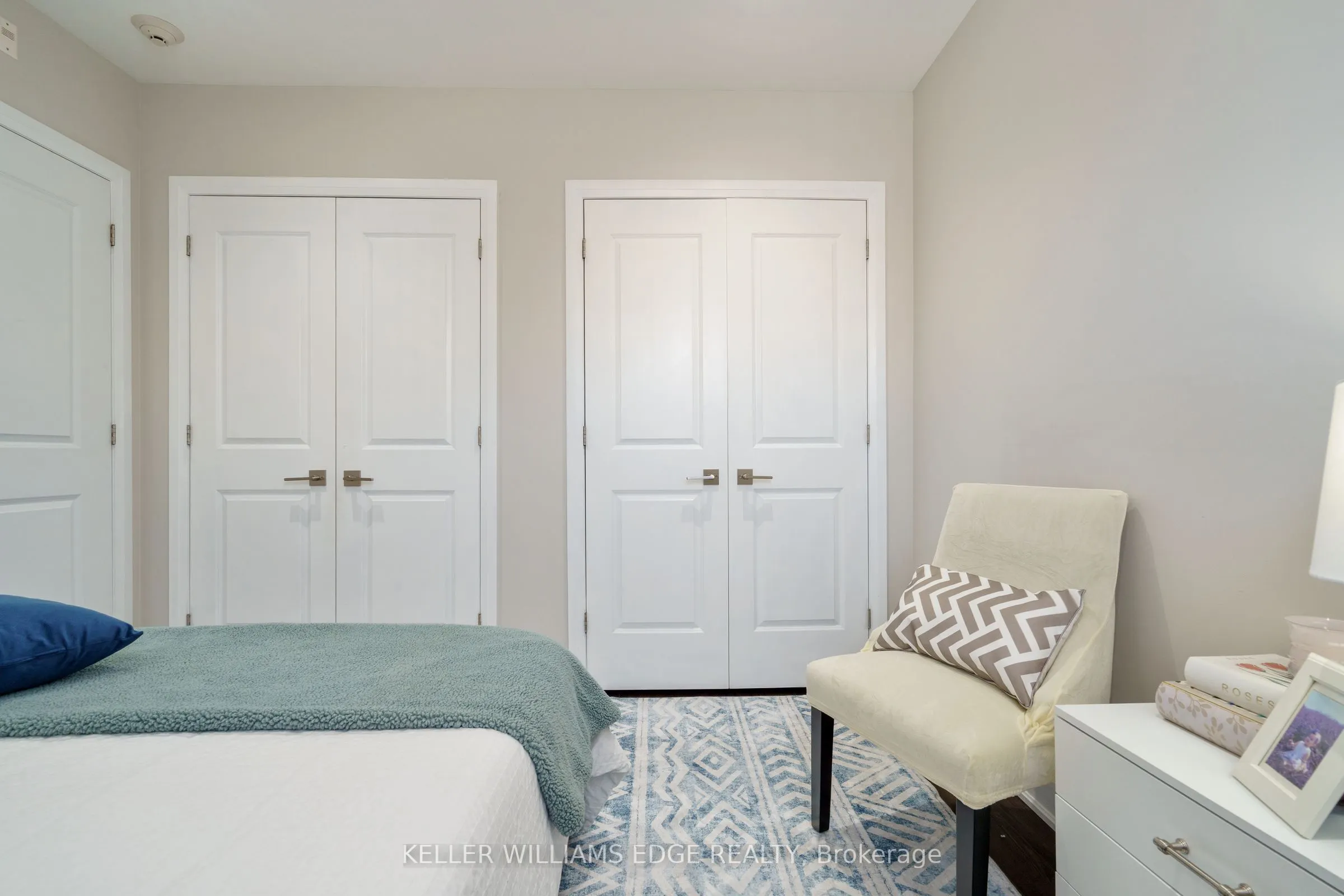 2 King Street W, #208