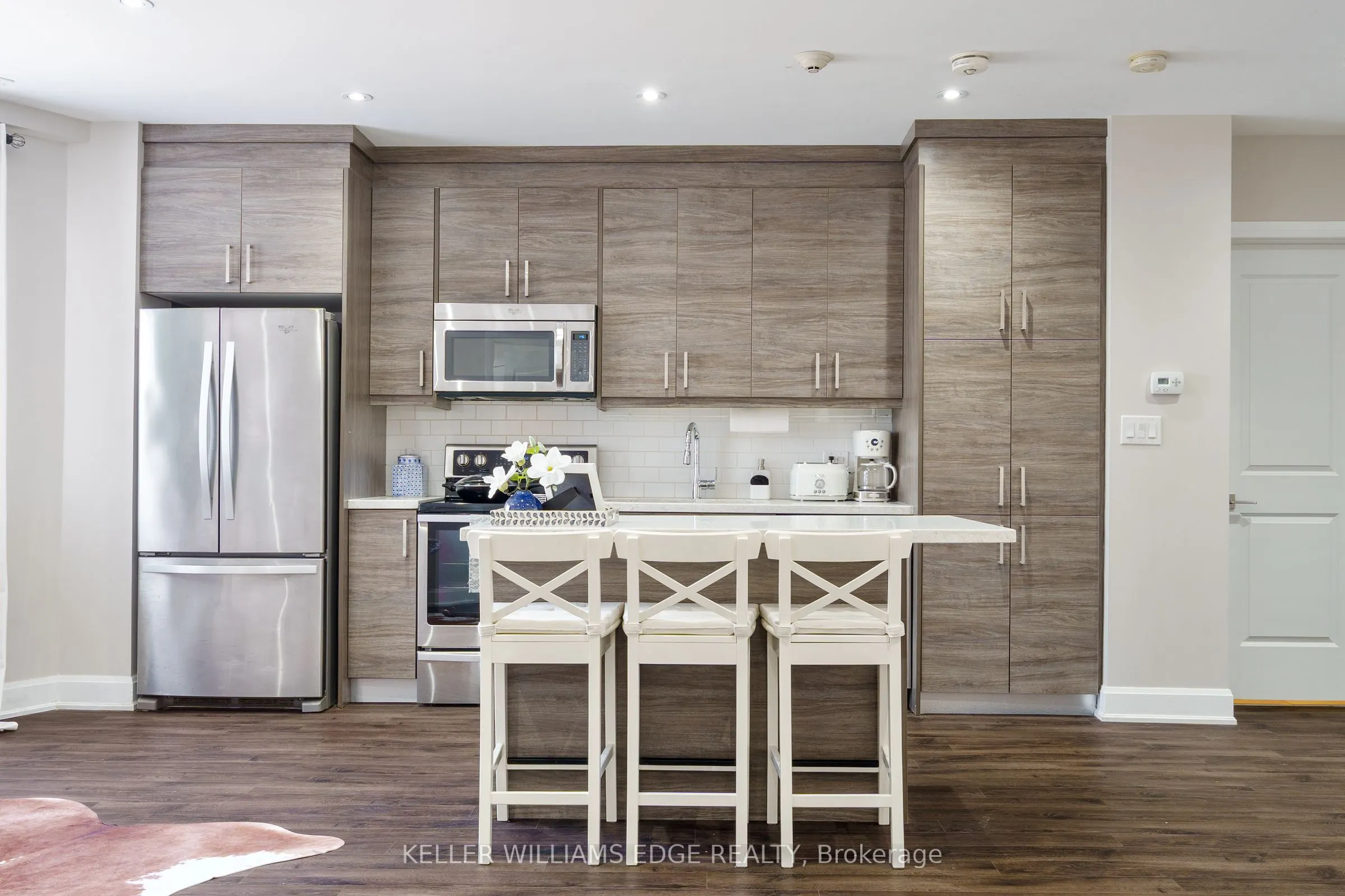 2 King Street W, #208