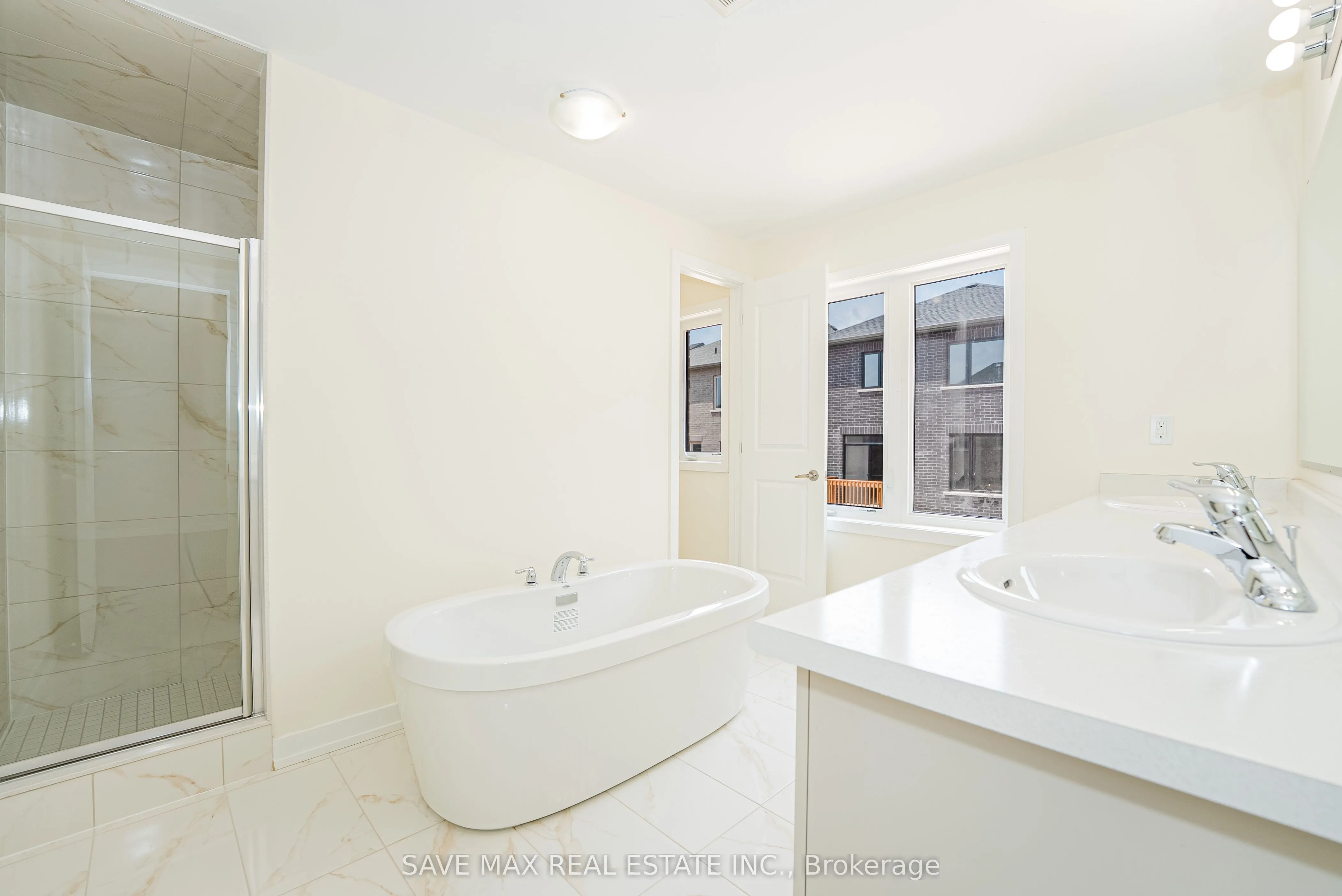 25 Stanley Leitch Drive N