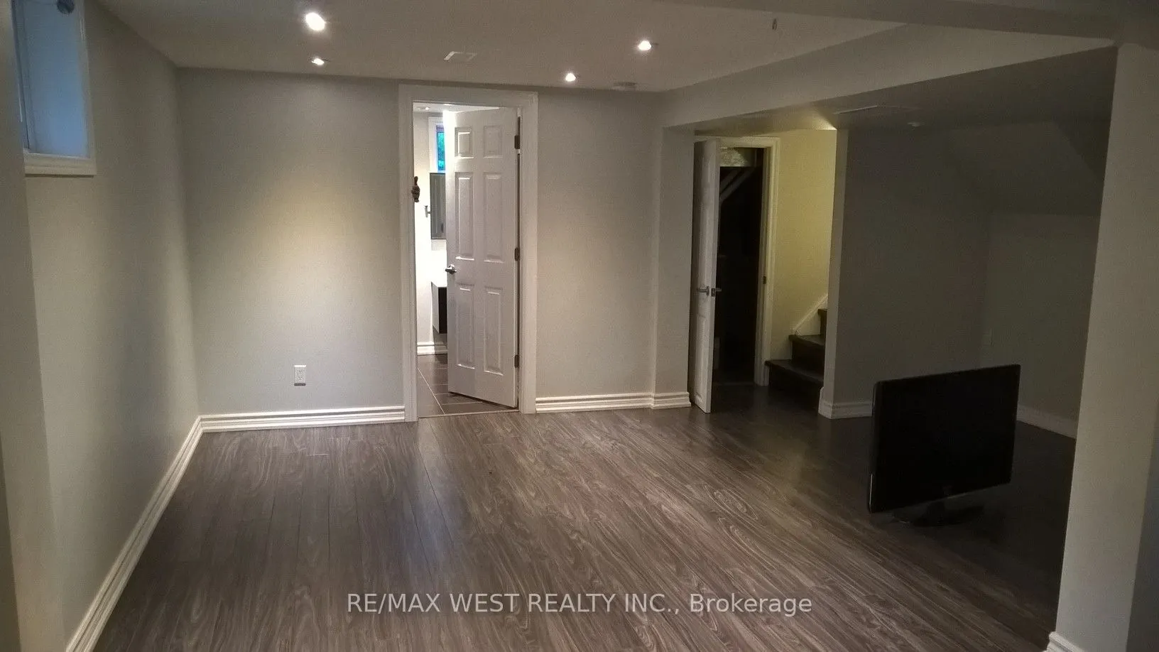 6 Forest Road