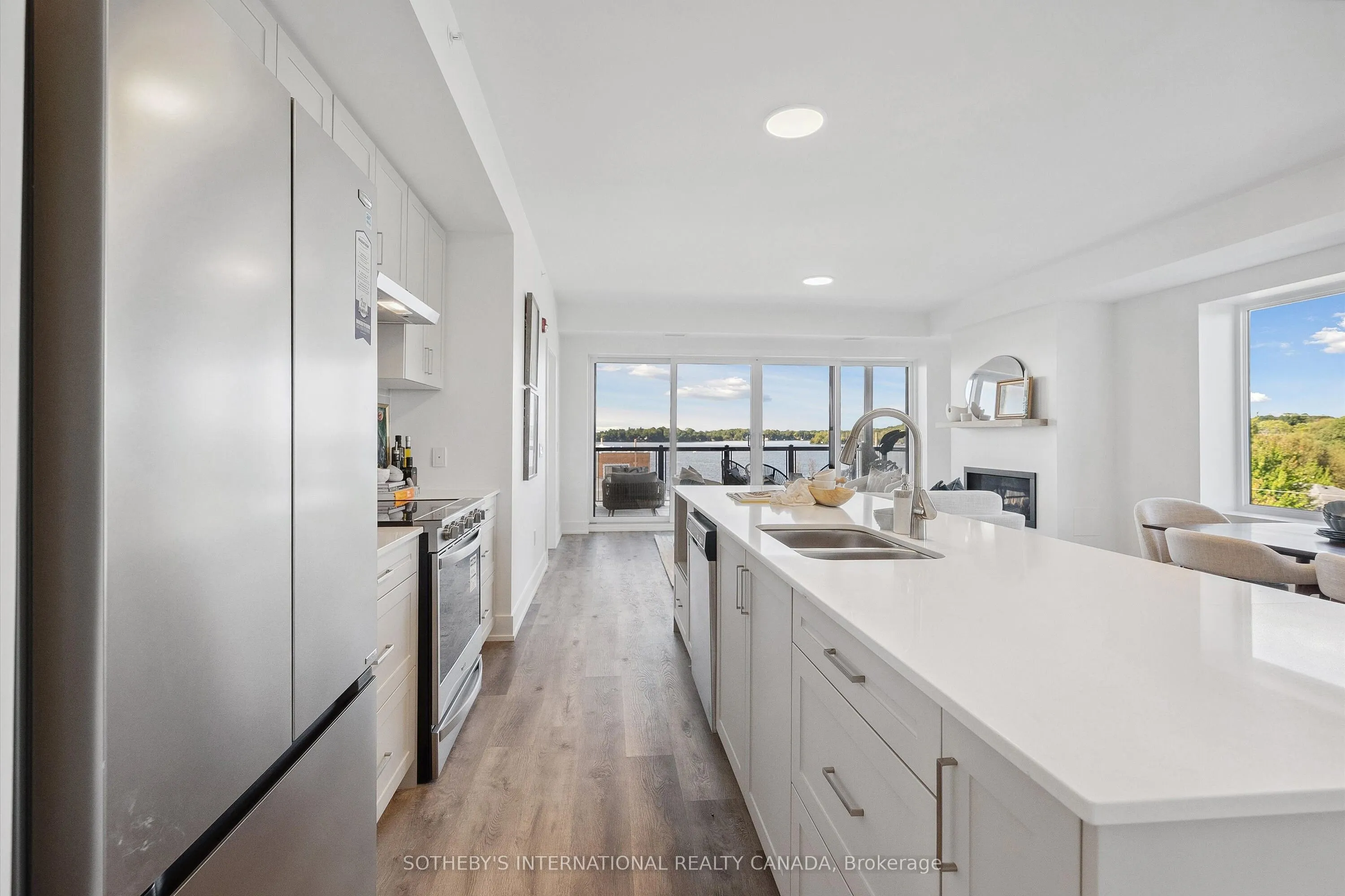 19B West Street N #208