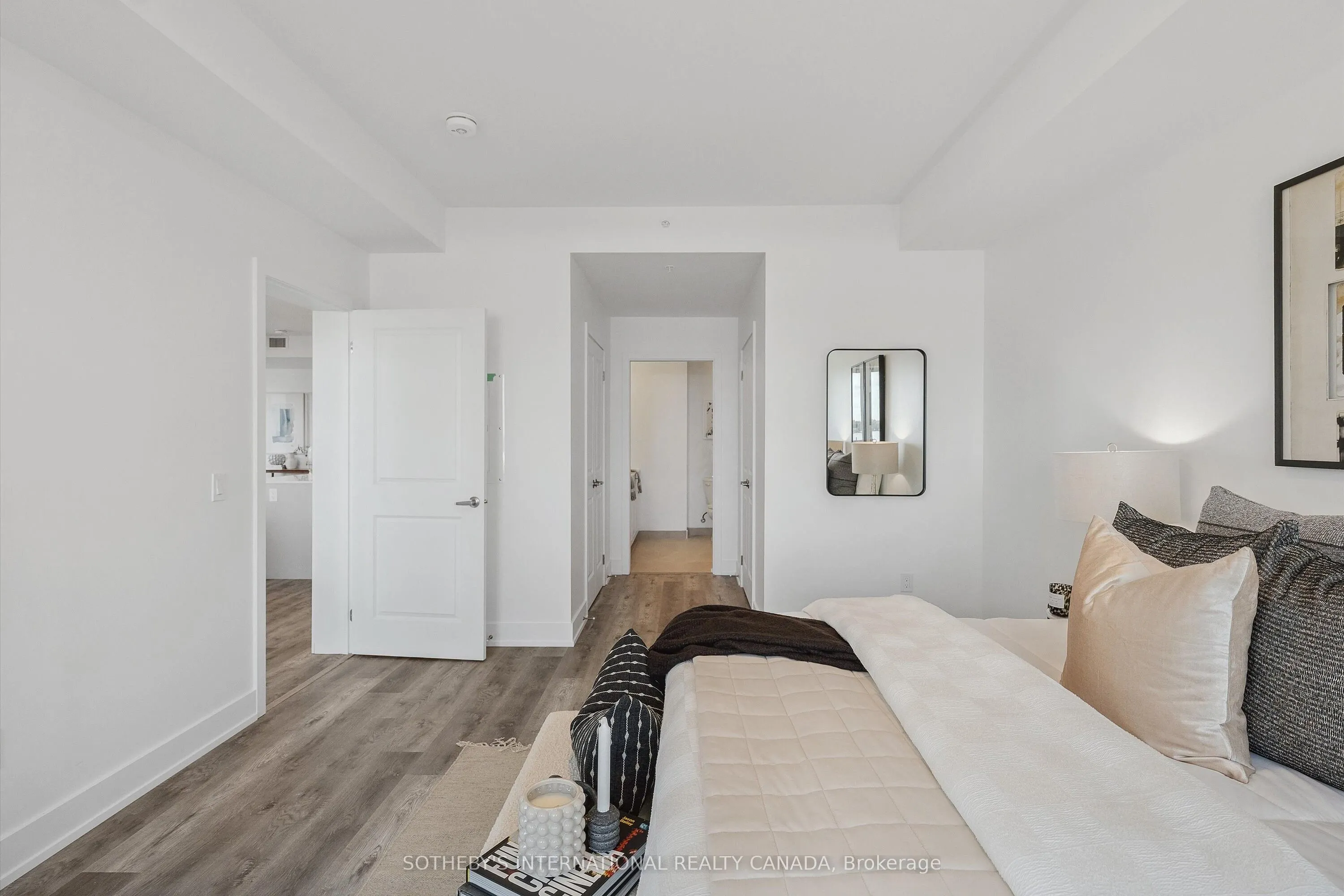 19B West Street N #208