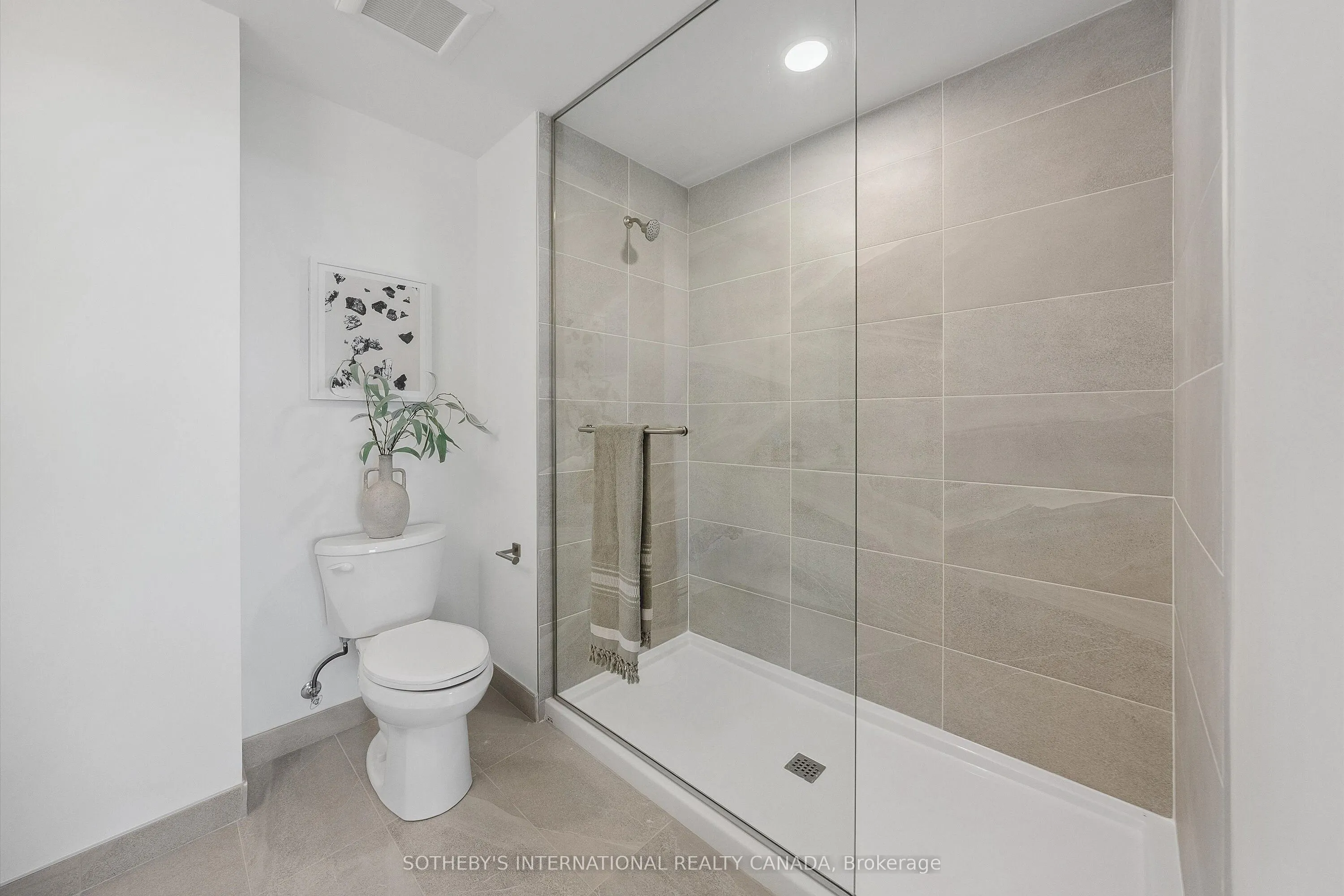 19B West Street N #208