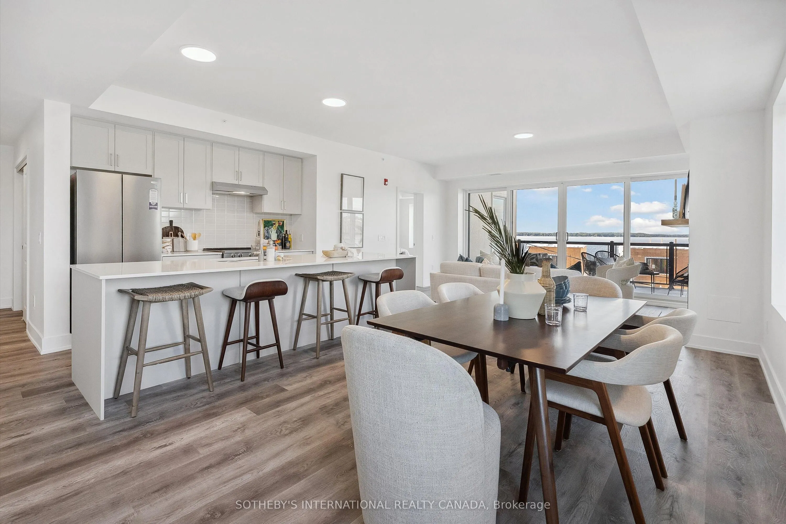 19B West Street N #208