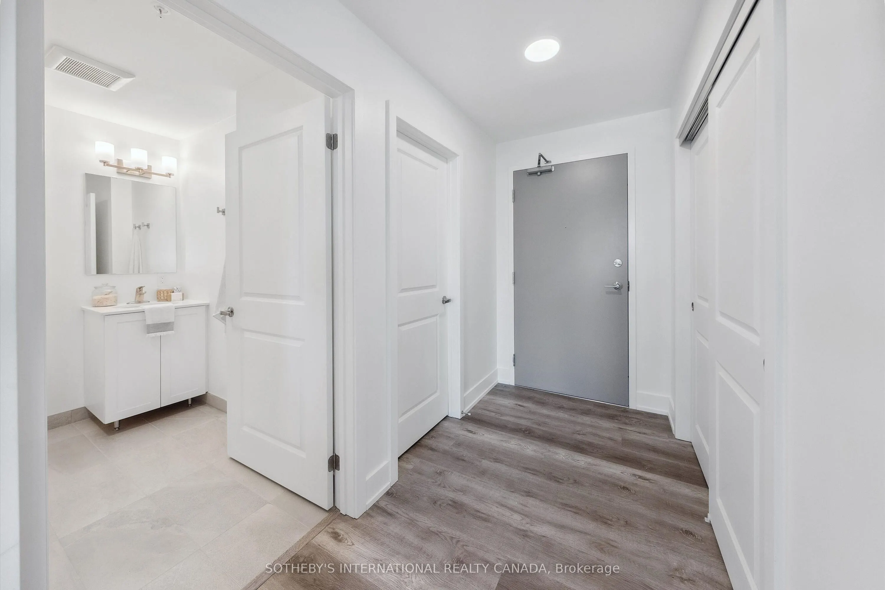 19B West Street N #208