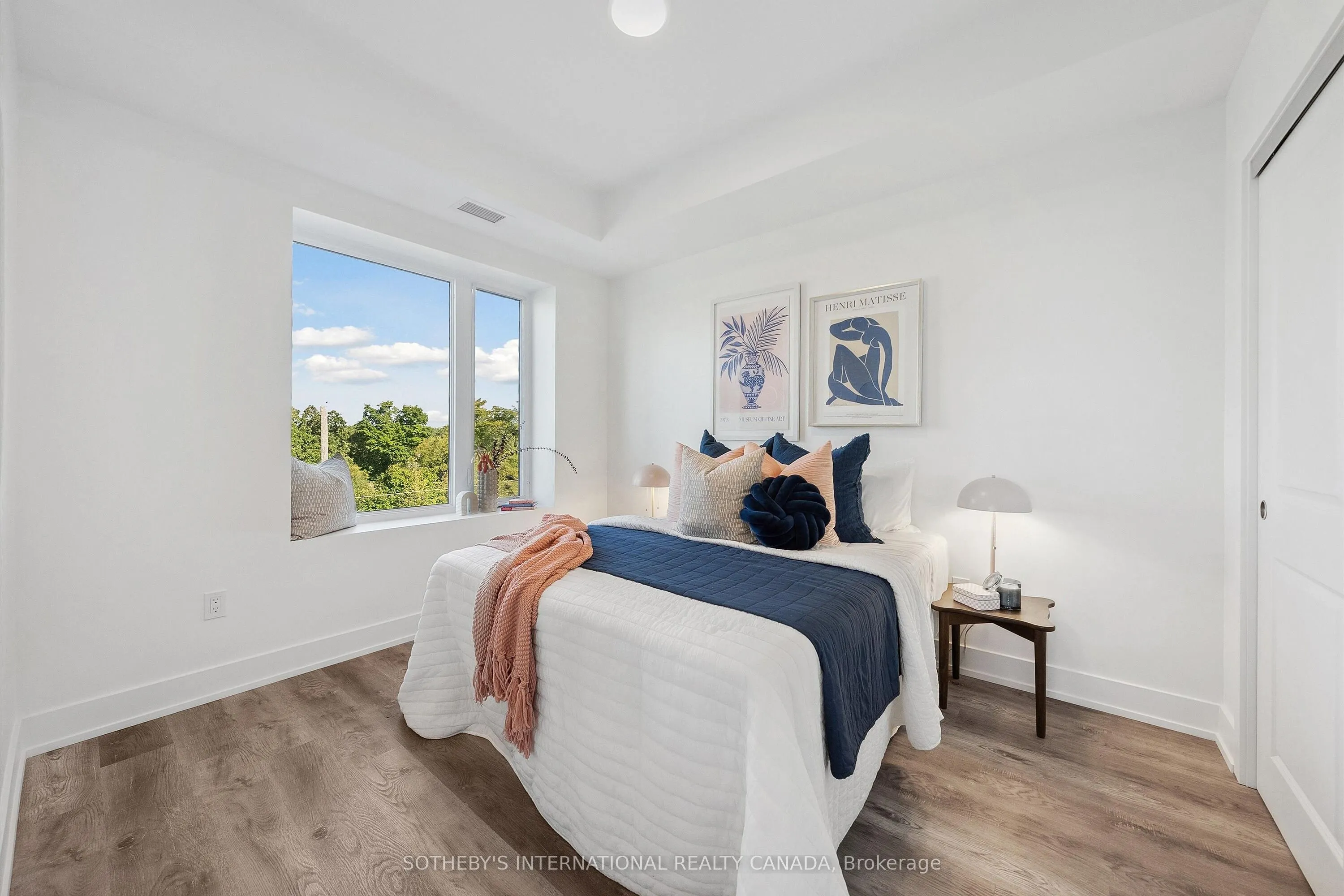19B West Street N #208