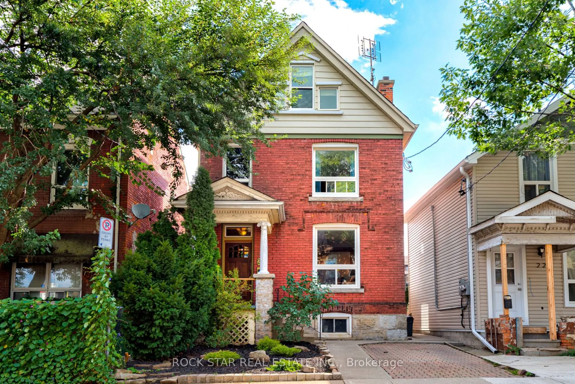 230 Mary Street