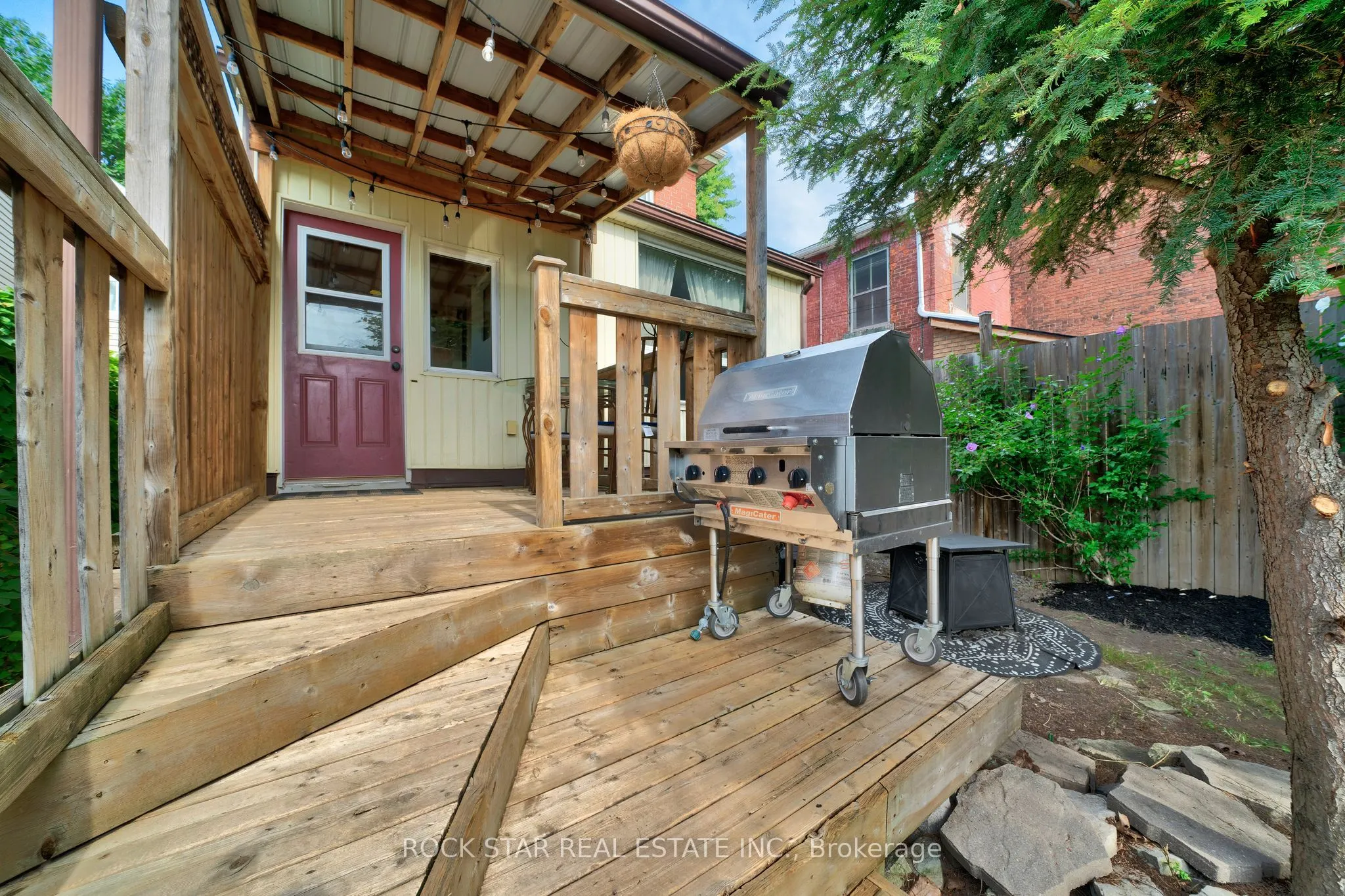 230 Mary Street
