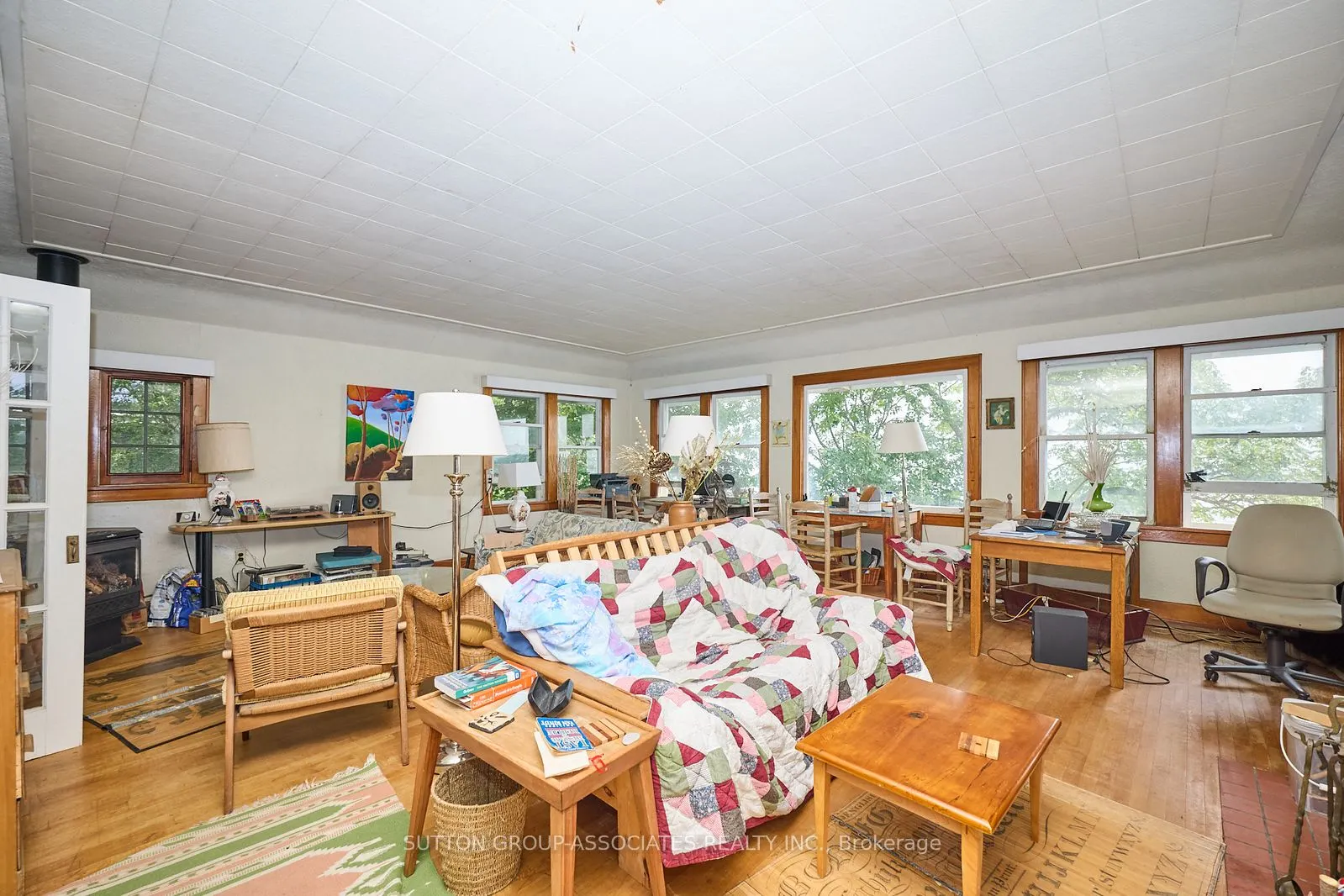 10427 Lakeshore Road