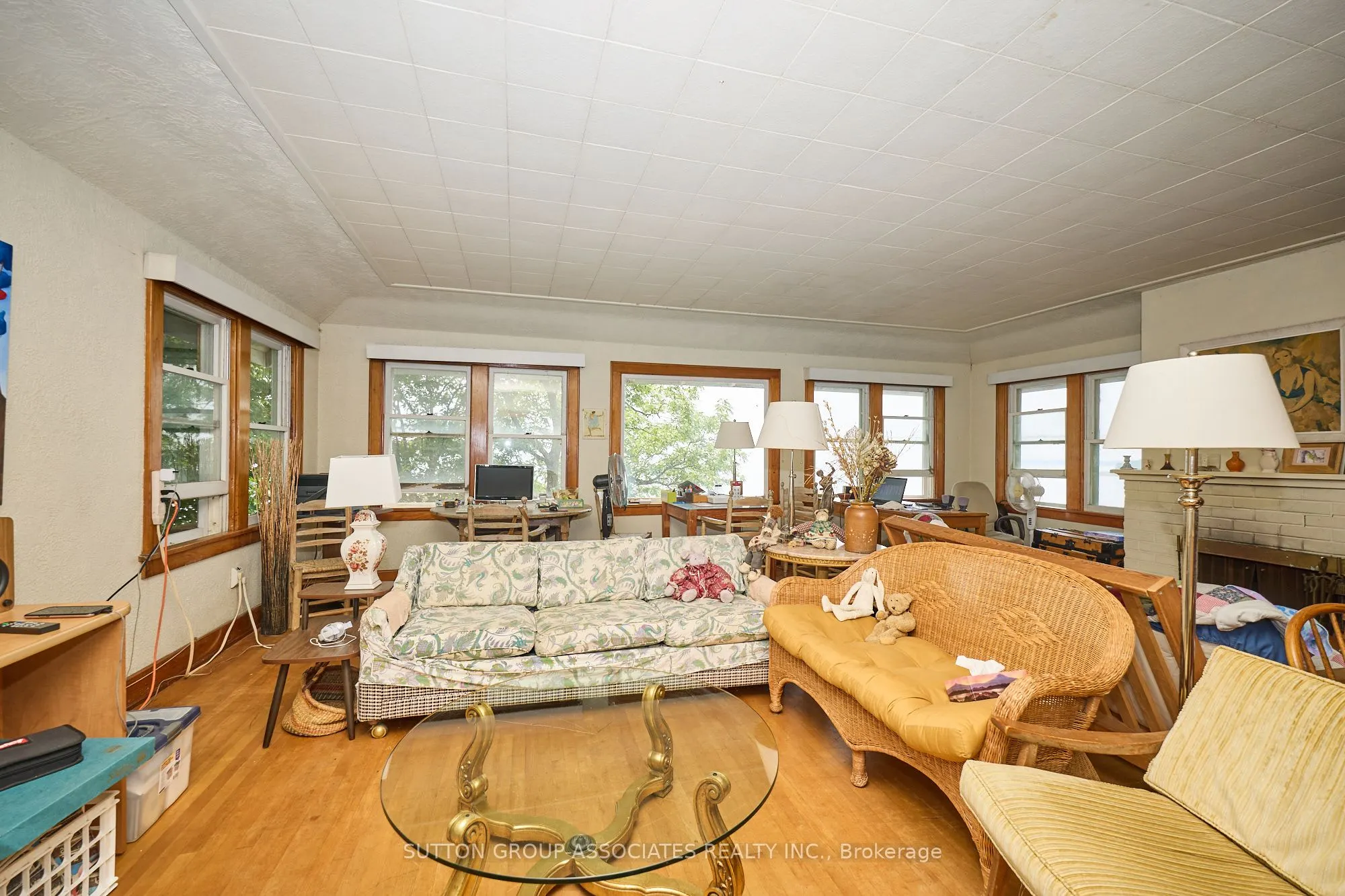 10427 Lakeshore Road