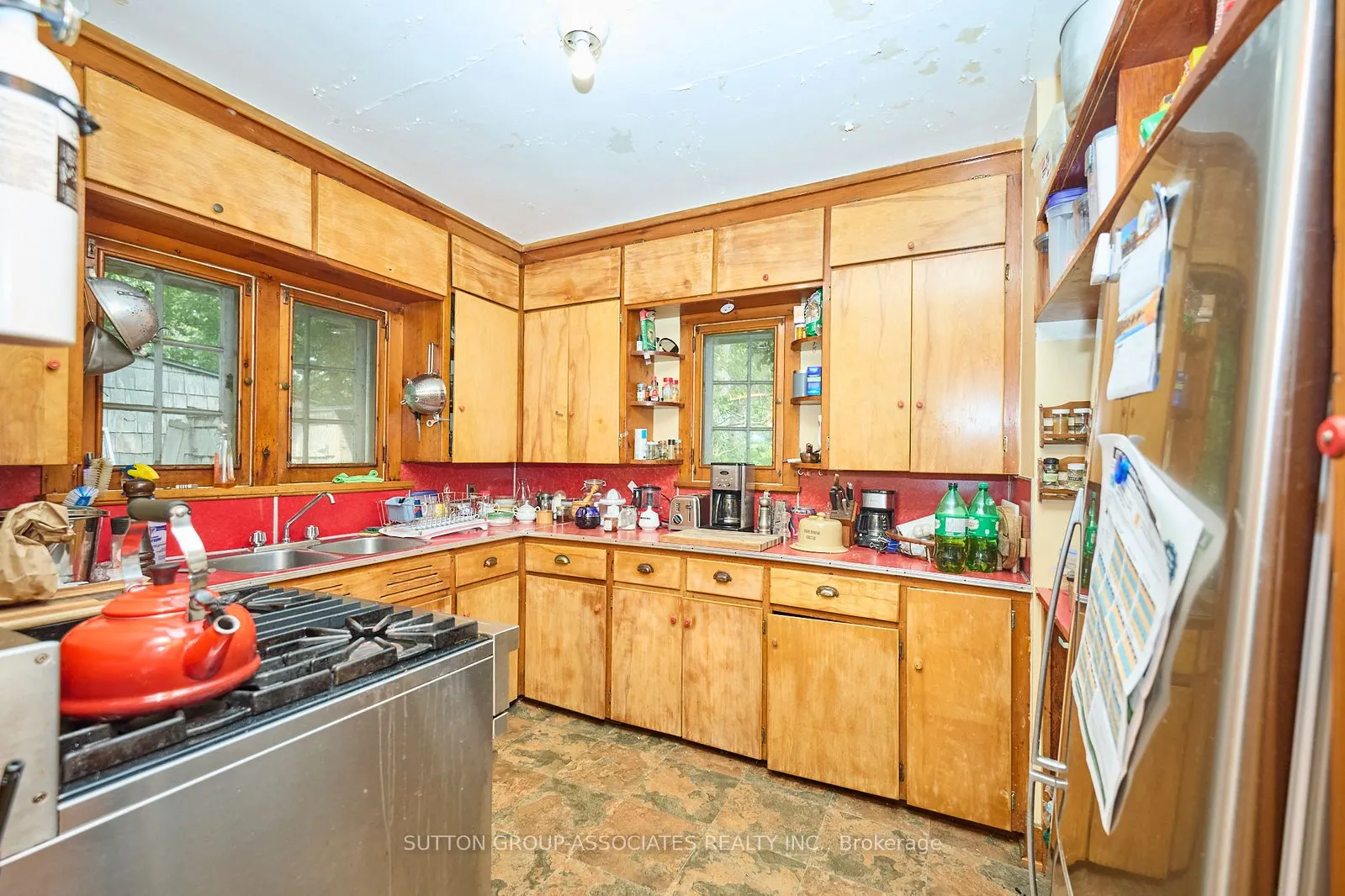 10427 Lakeshore Road