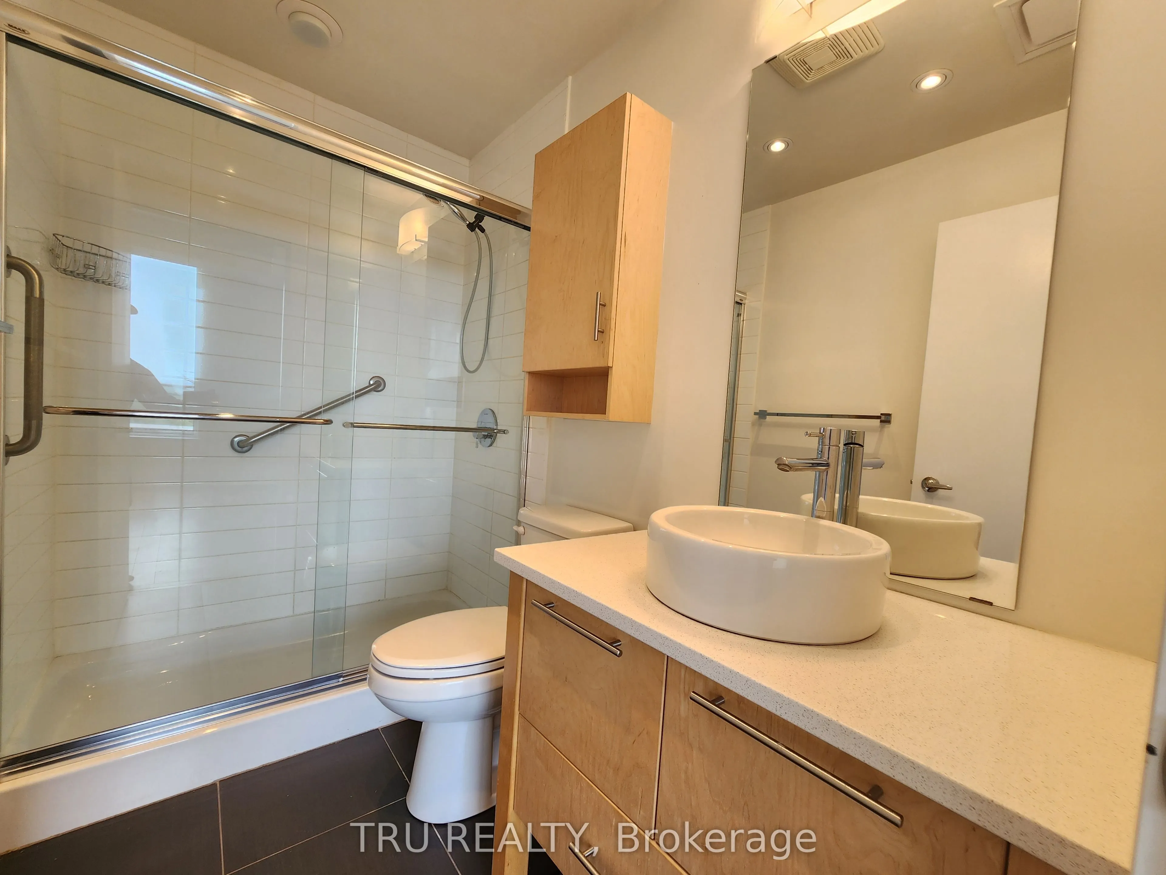 101 Richmond Road, #609