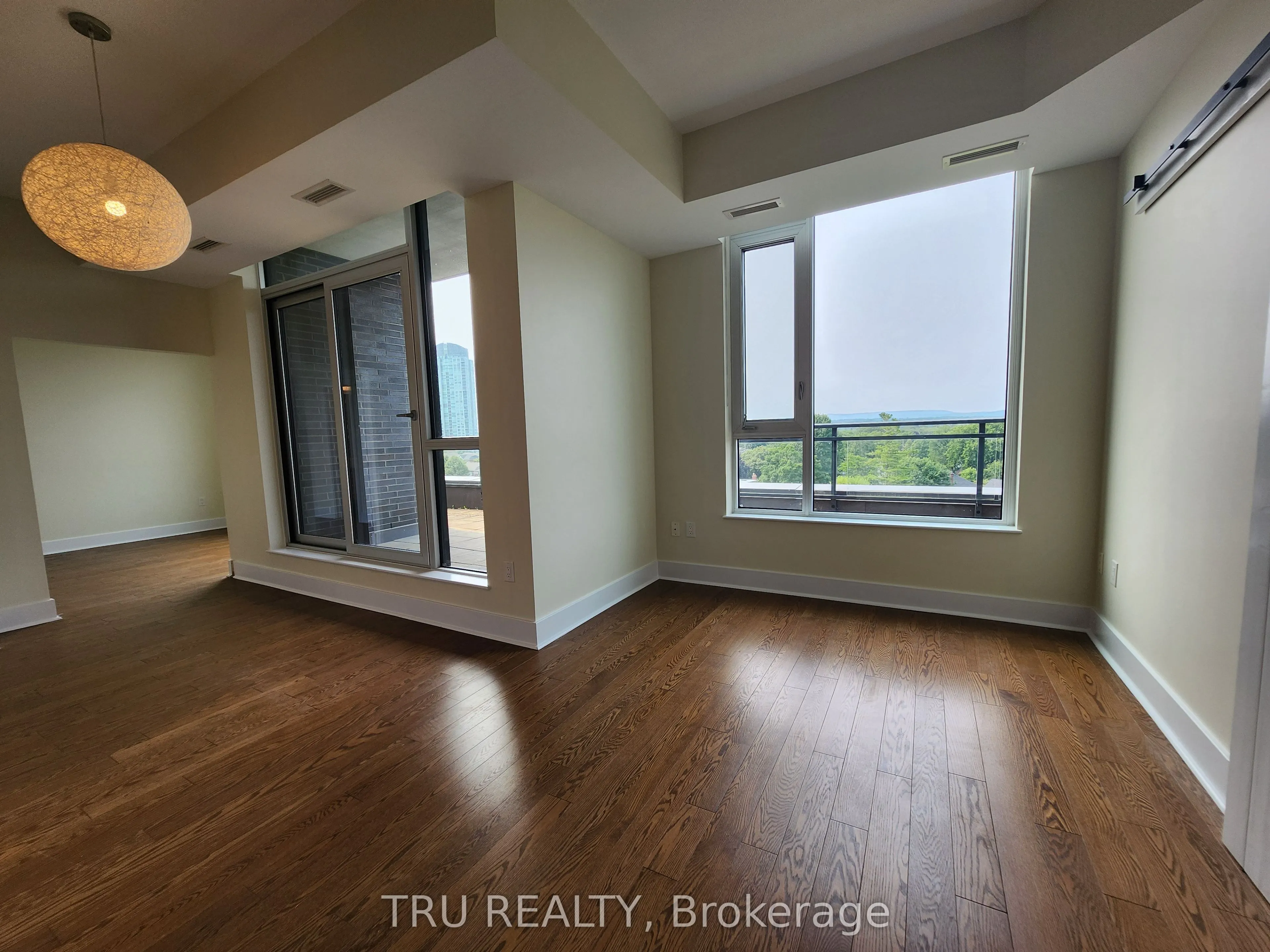 101 Richmond Road, #609