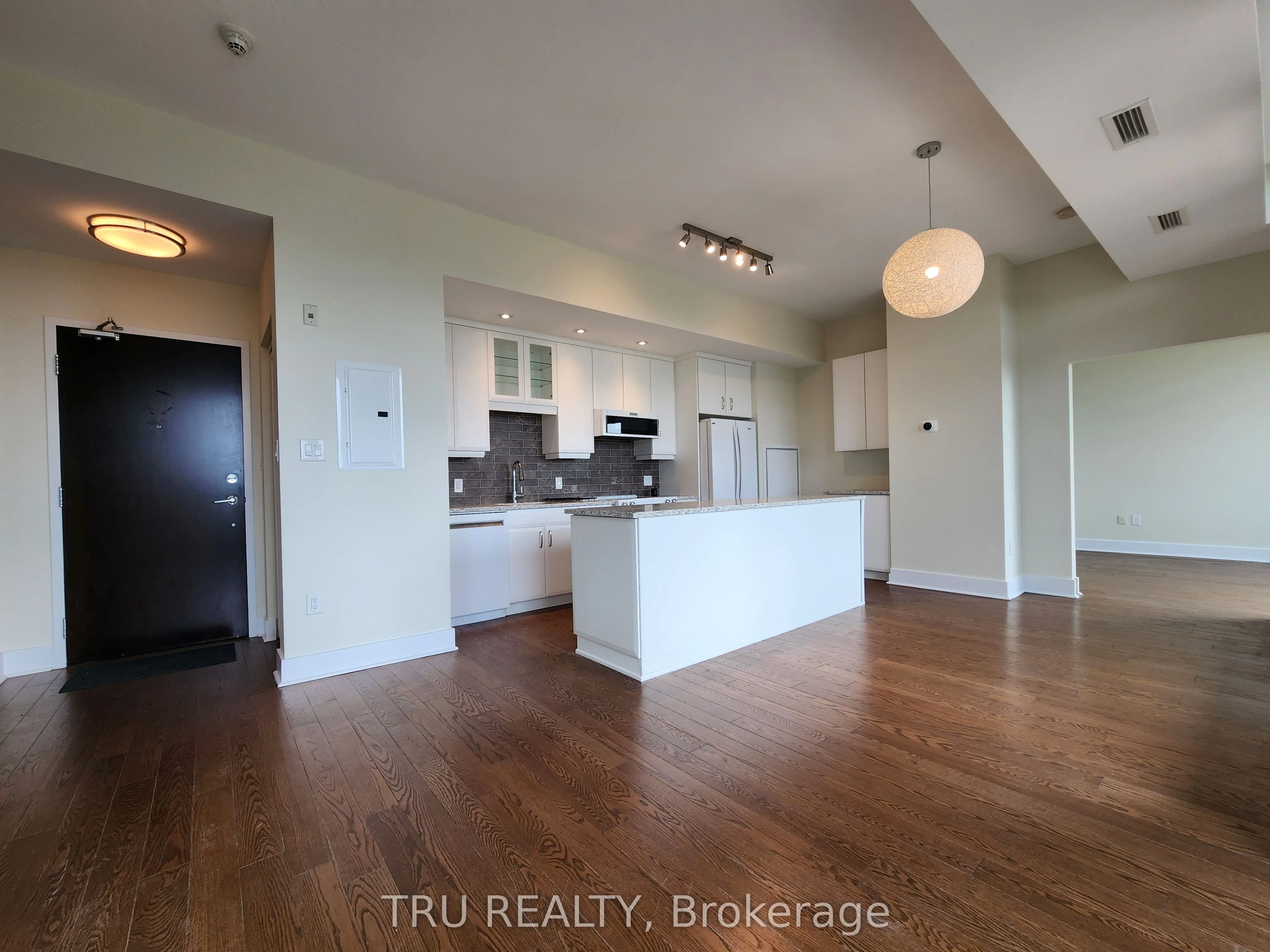 101 Richmond Road, #609