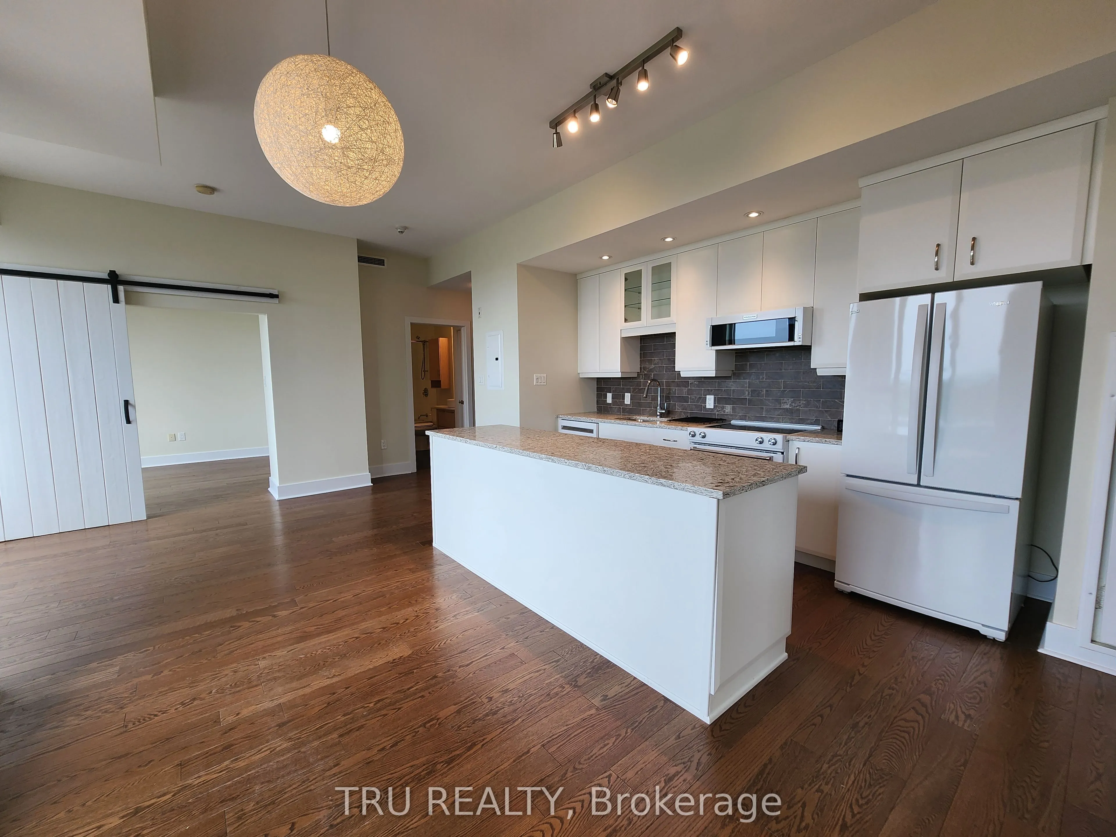 101 Richmond Road, #609