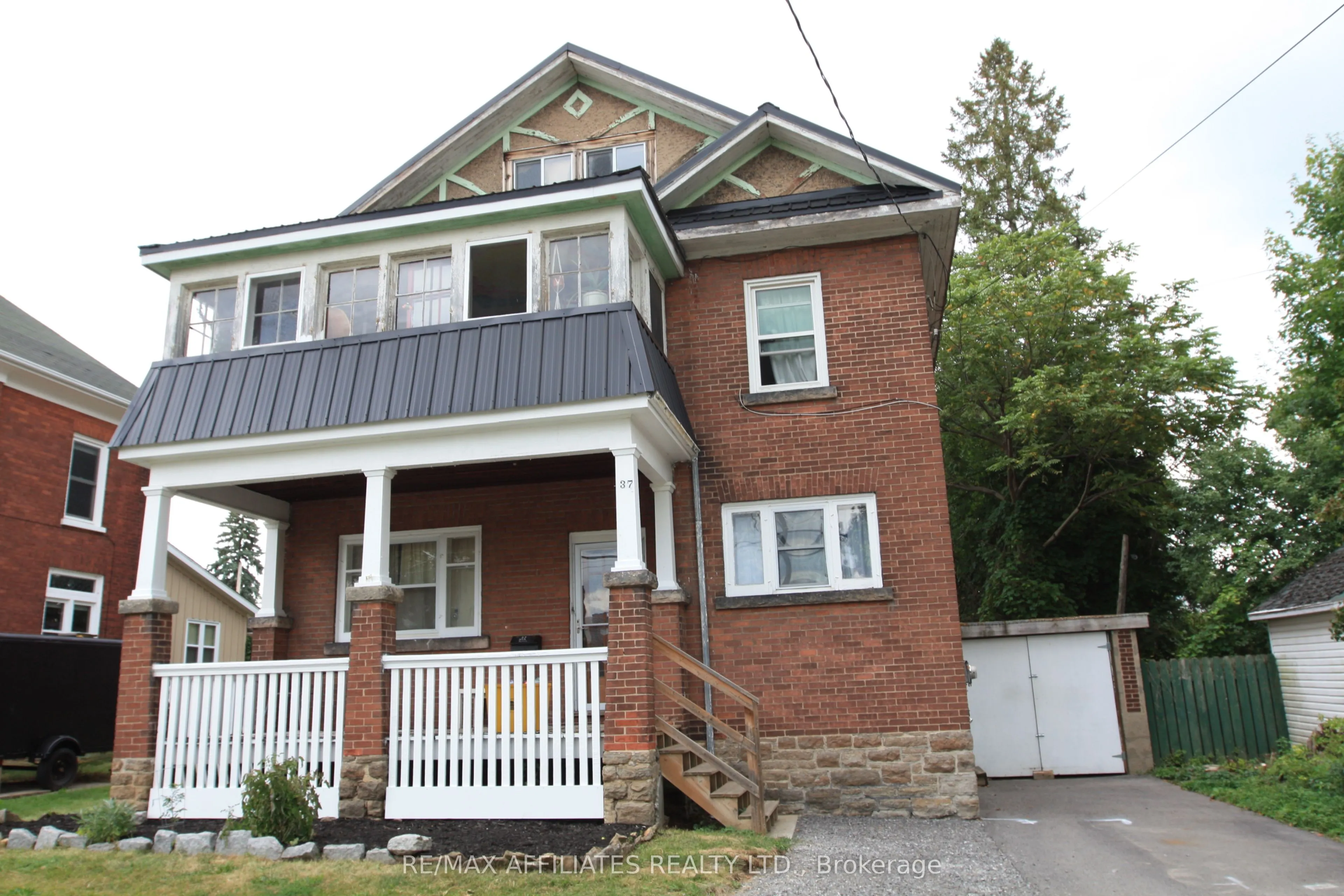 37 Mcgill Street S