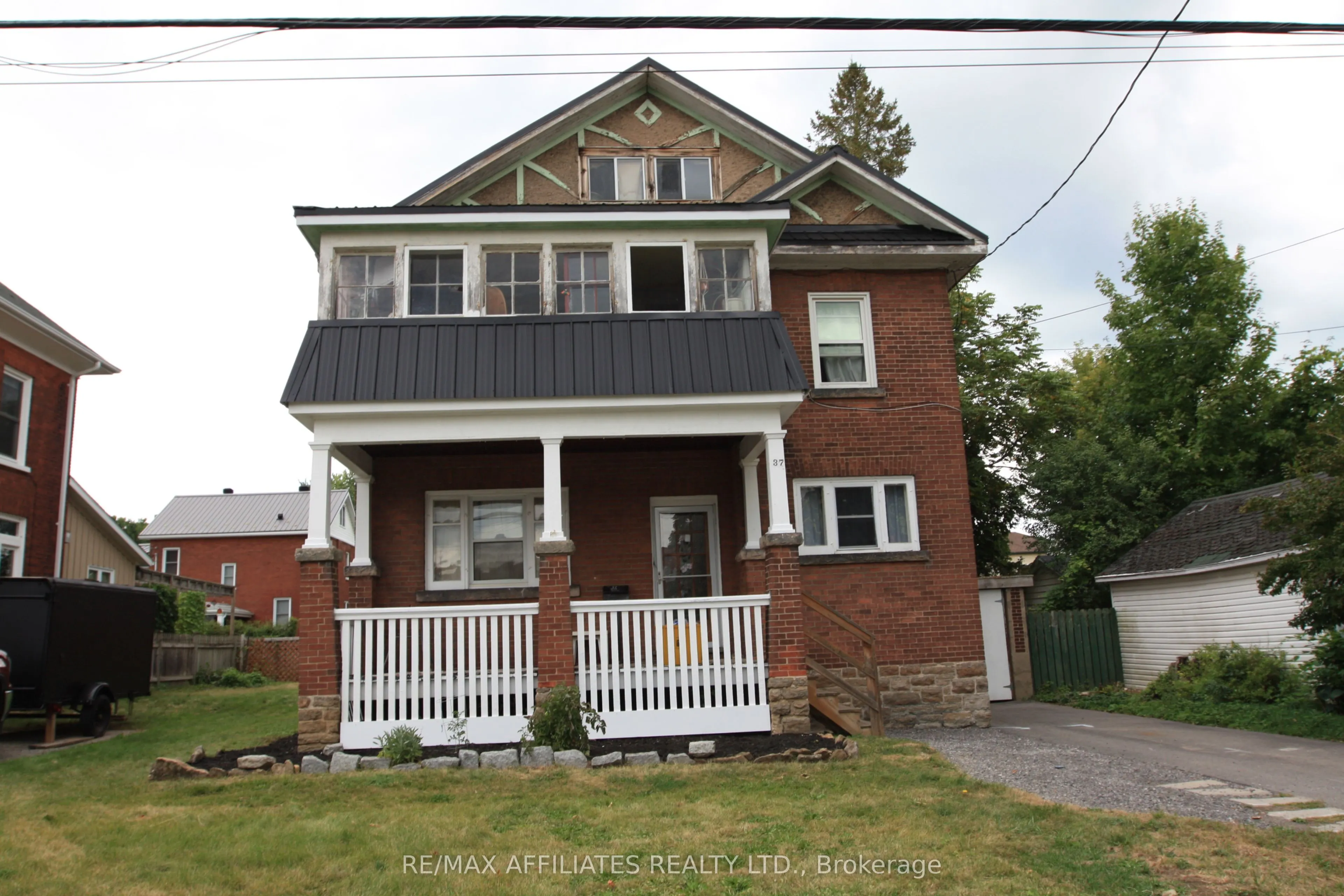 37 Mcgill Street S