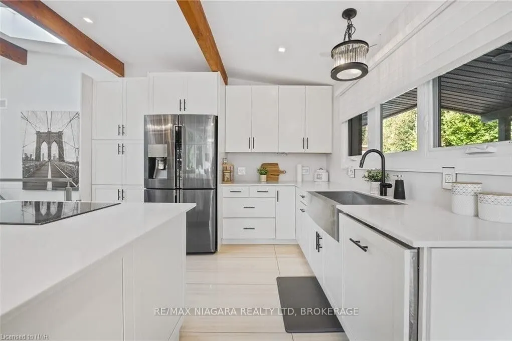 2 Mallette Crescent