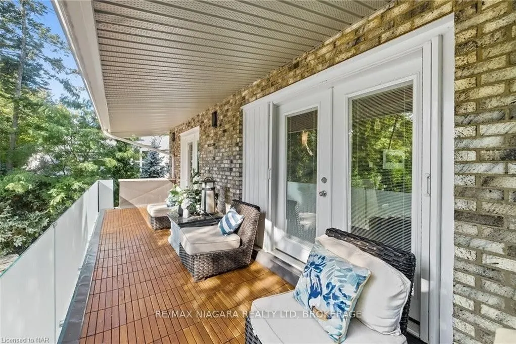 2 Mallette Crescent