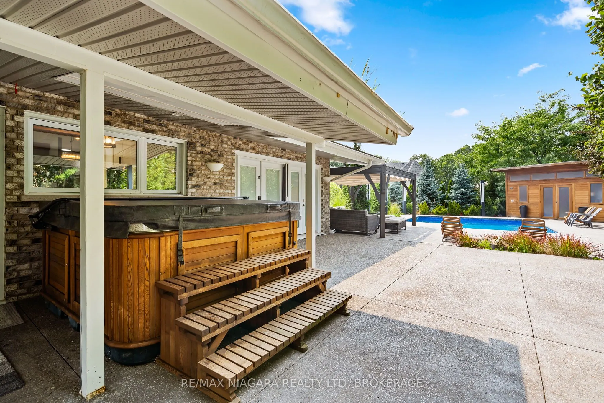 2 Mallette Crescent