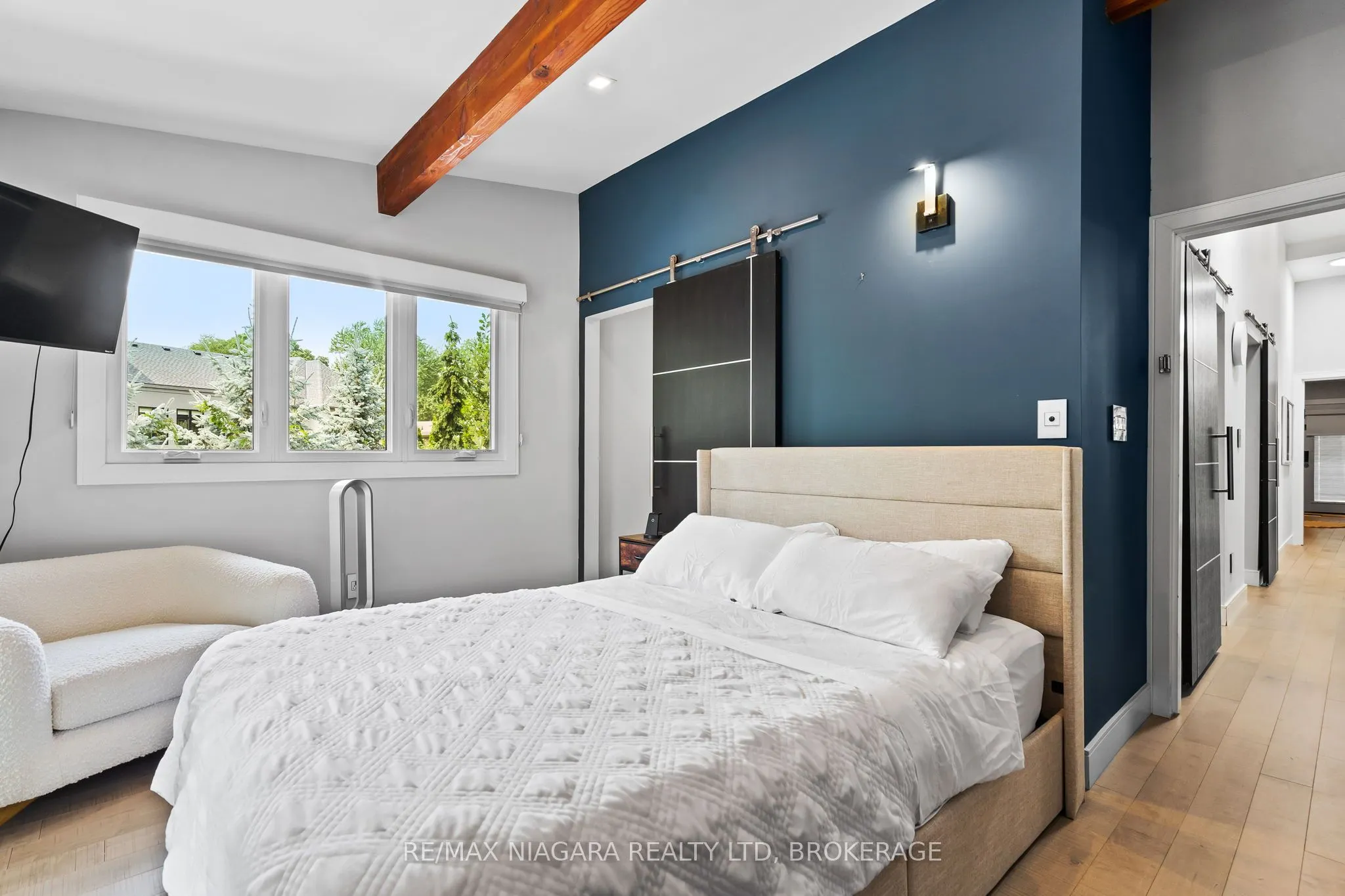 2 Mallette Crescent