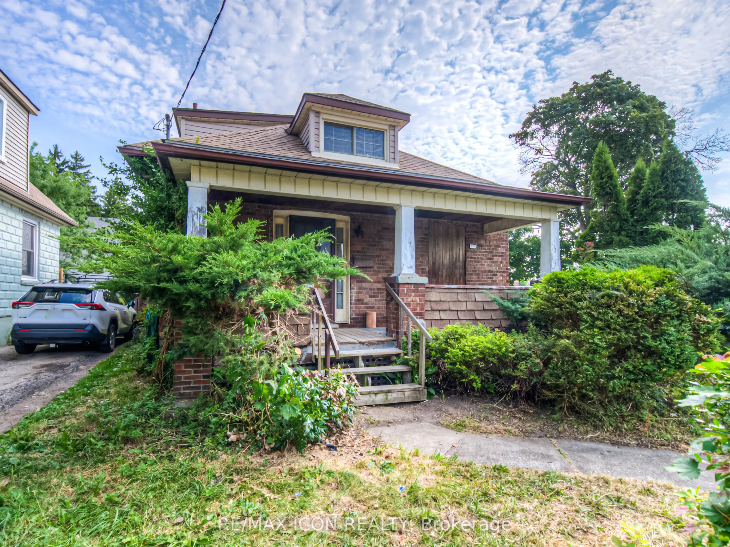 999 Vine Street