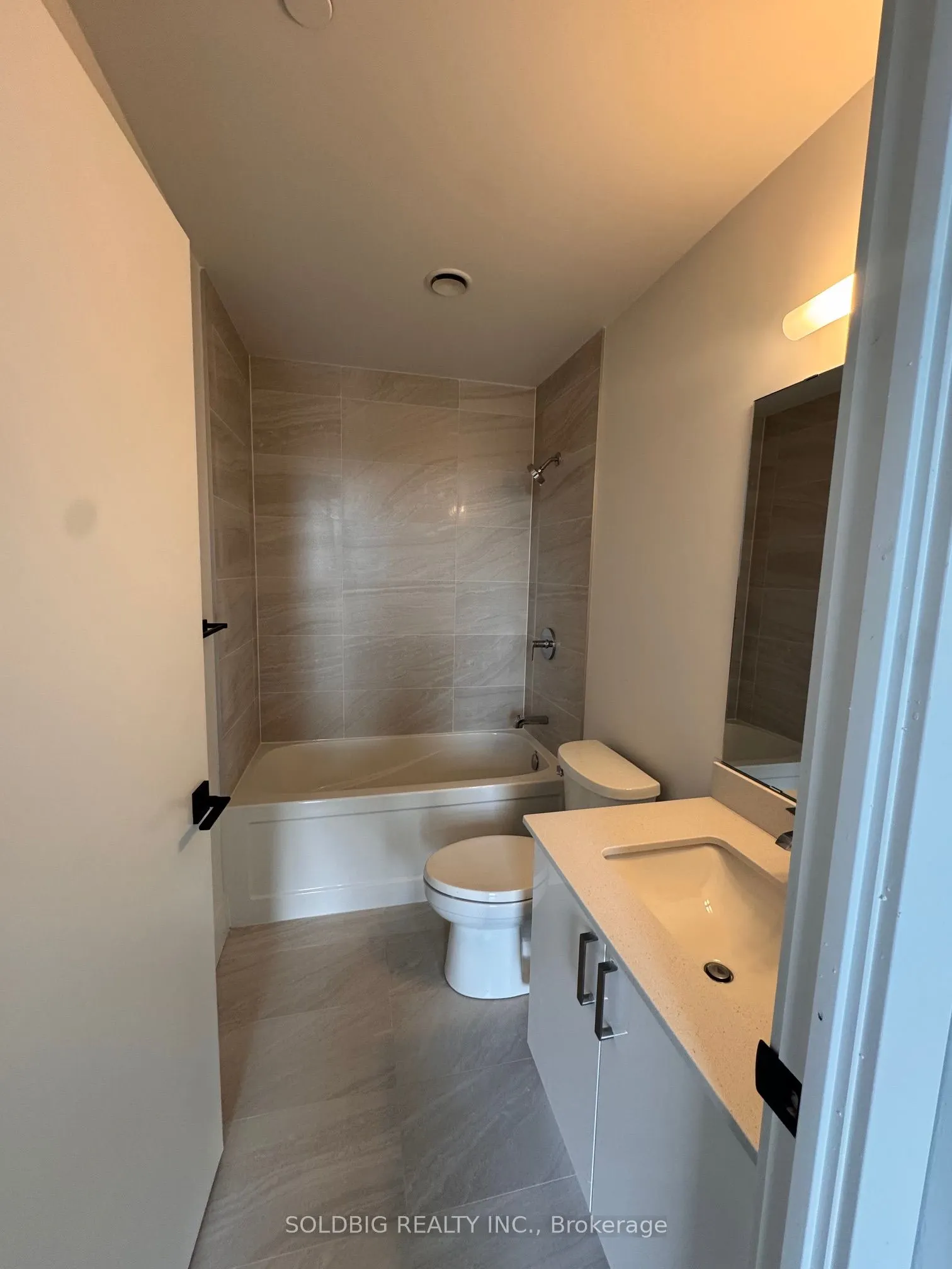 2872 Barton Street E, #RoomA