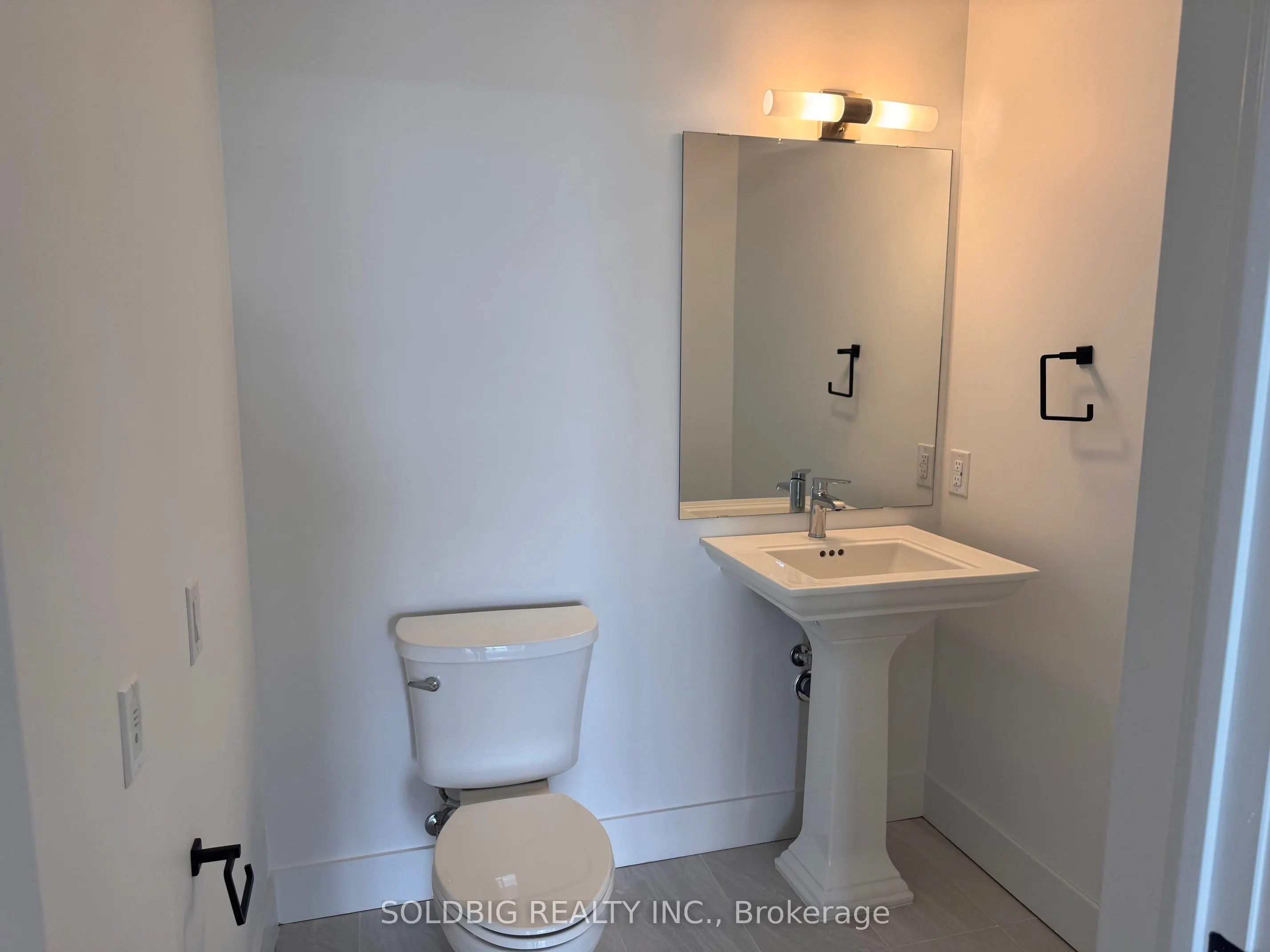 2872 Barton Street E, #RoomA