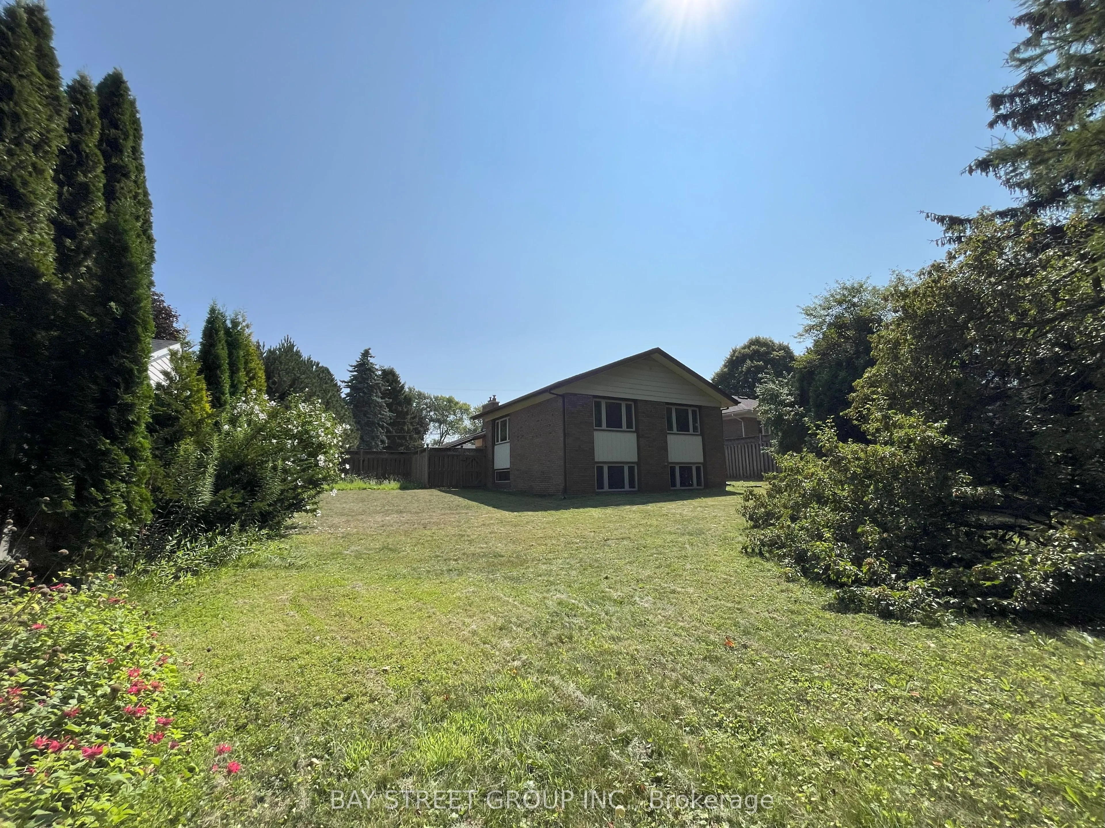 80 HOSTEIN Drive, #Upper Unit