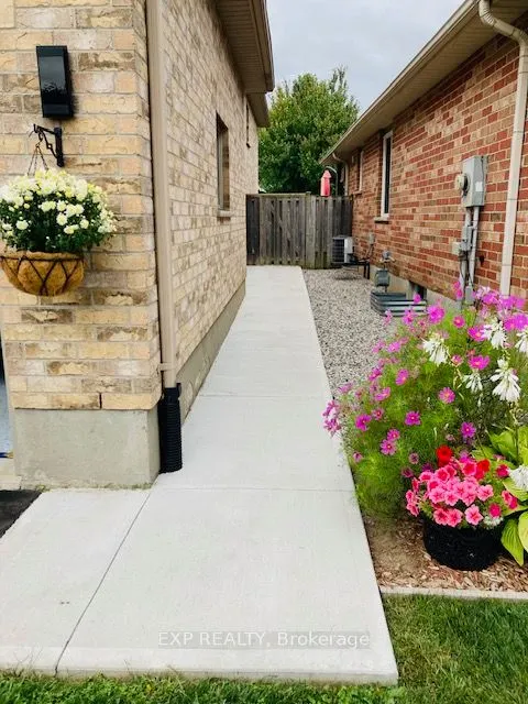 1 Falconridge Court