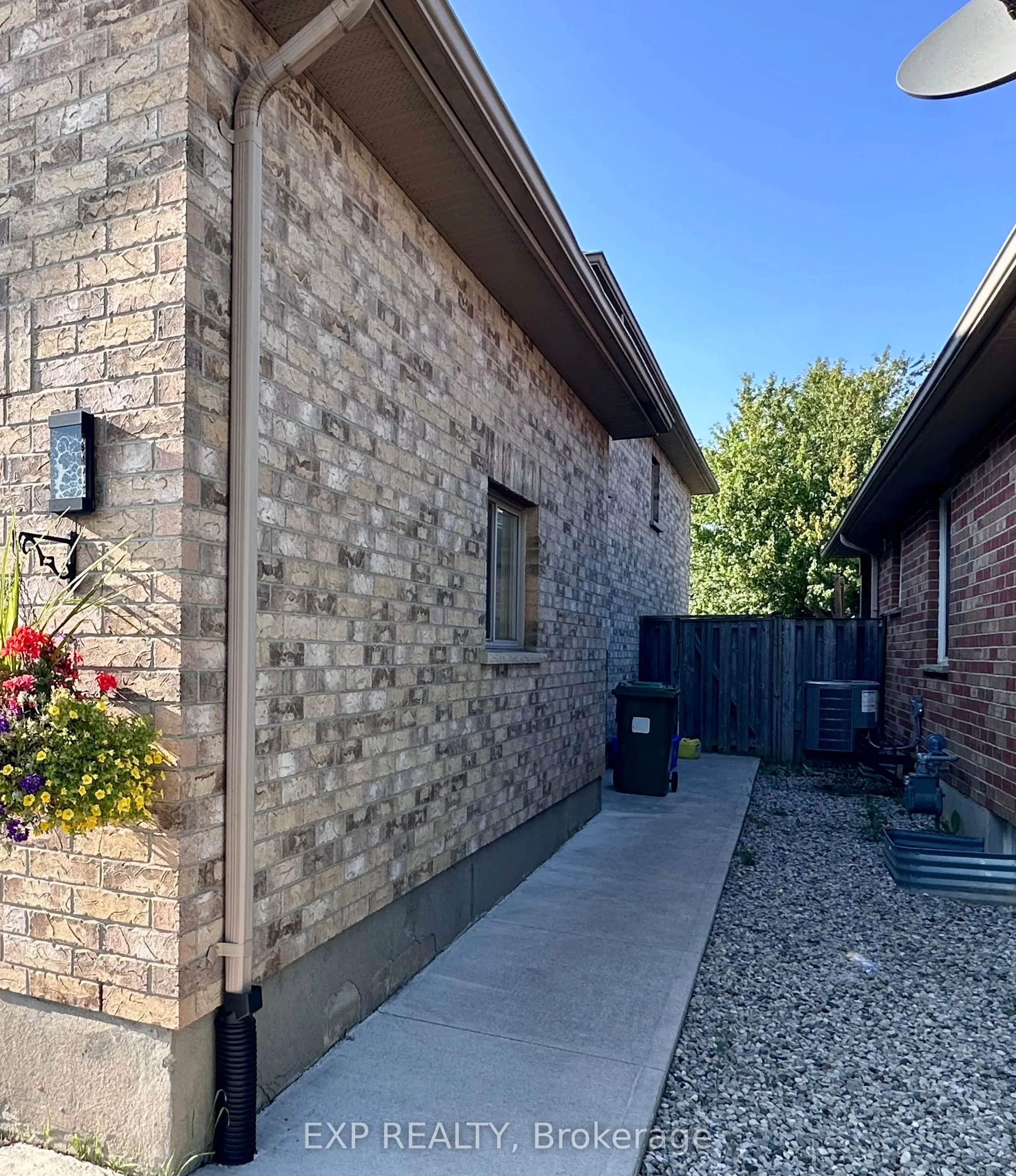 1 Falconridge Court