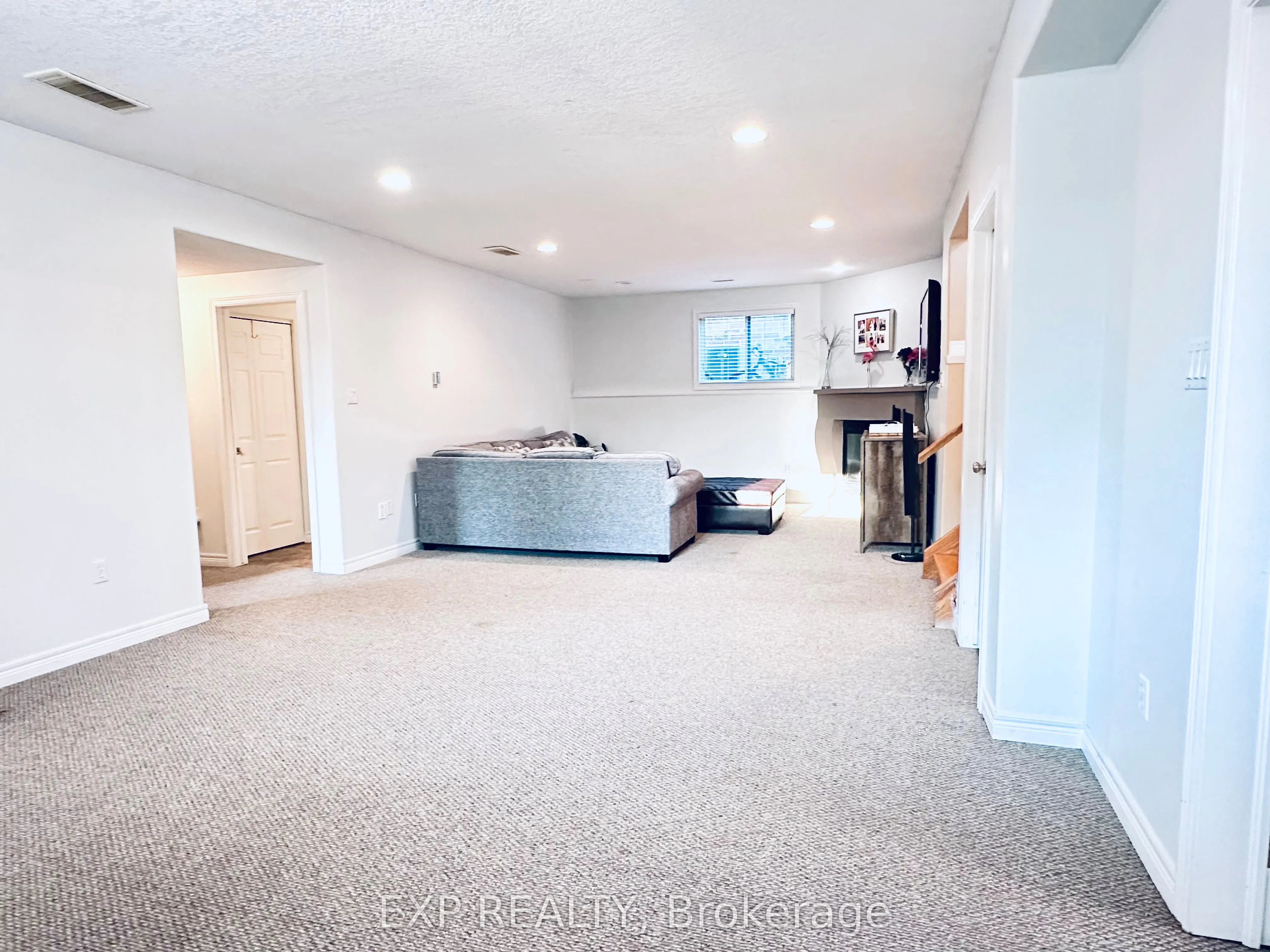 1 Falconridge Court