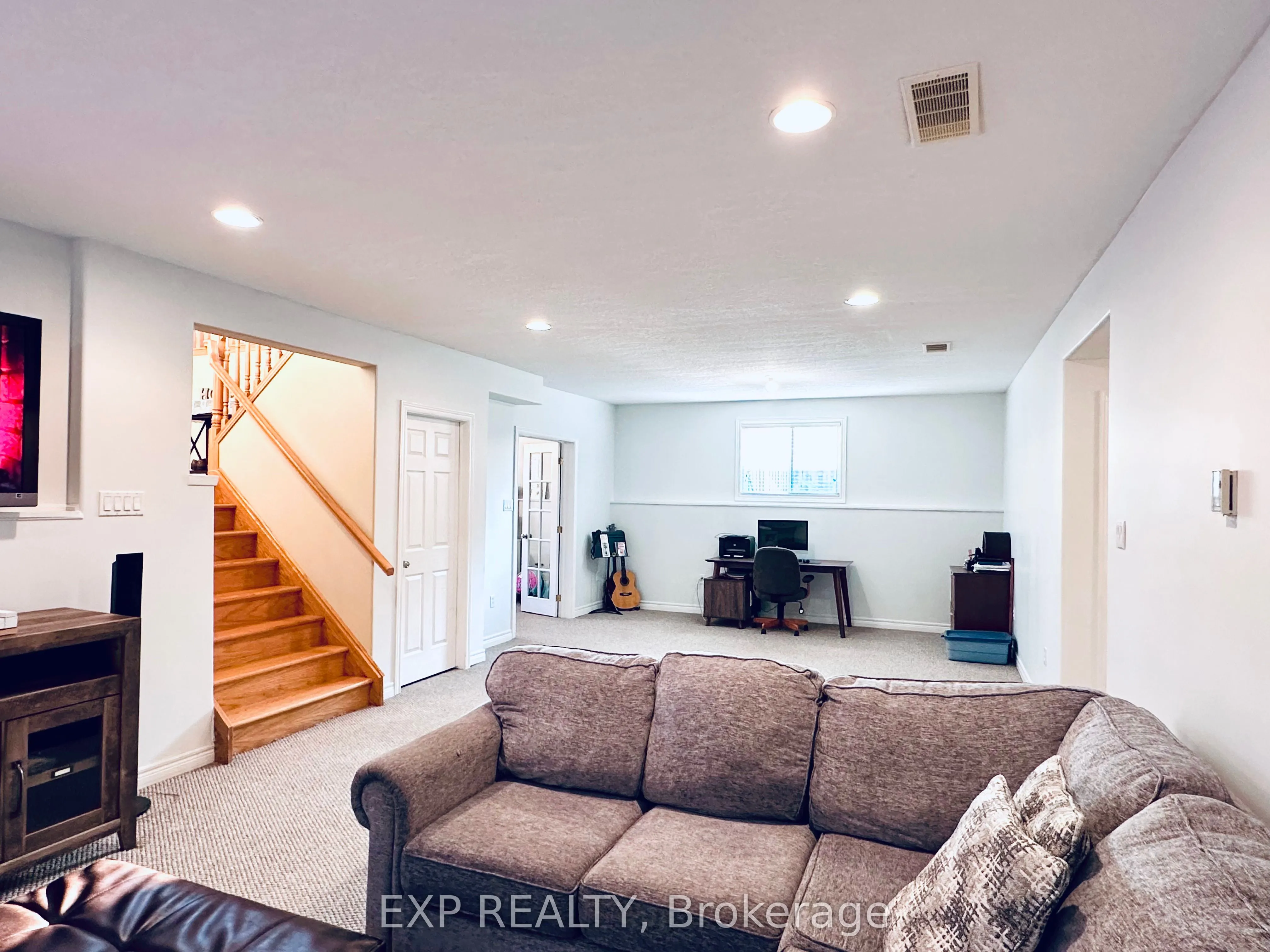 1 Falconridge Court