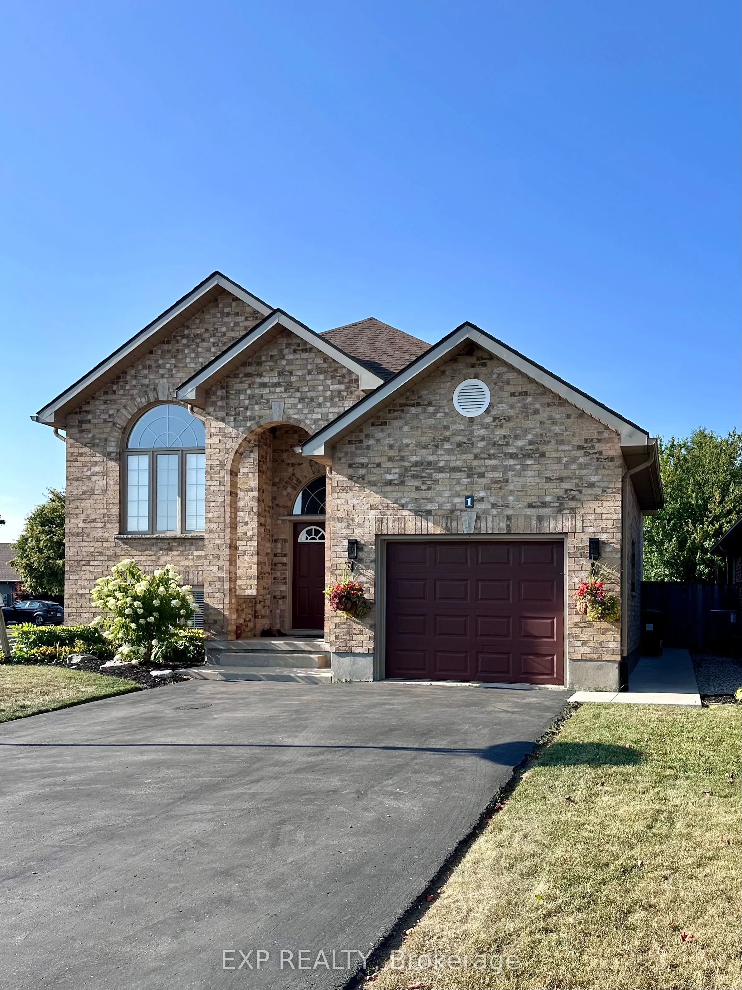 1 Falconridge Court