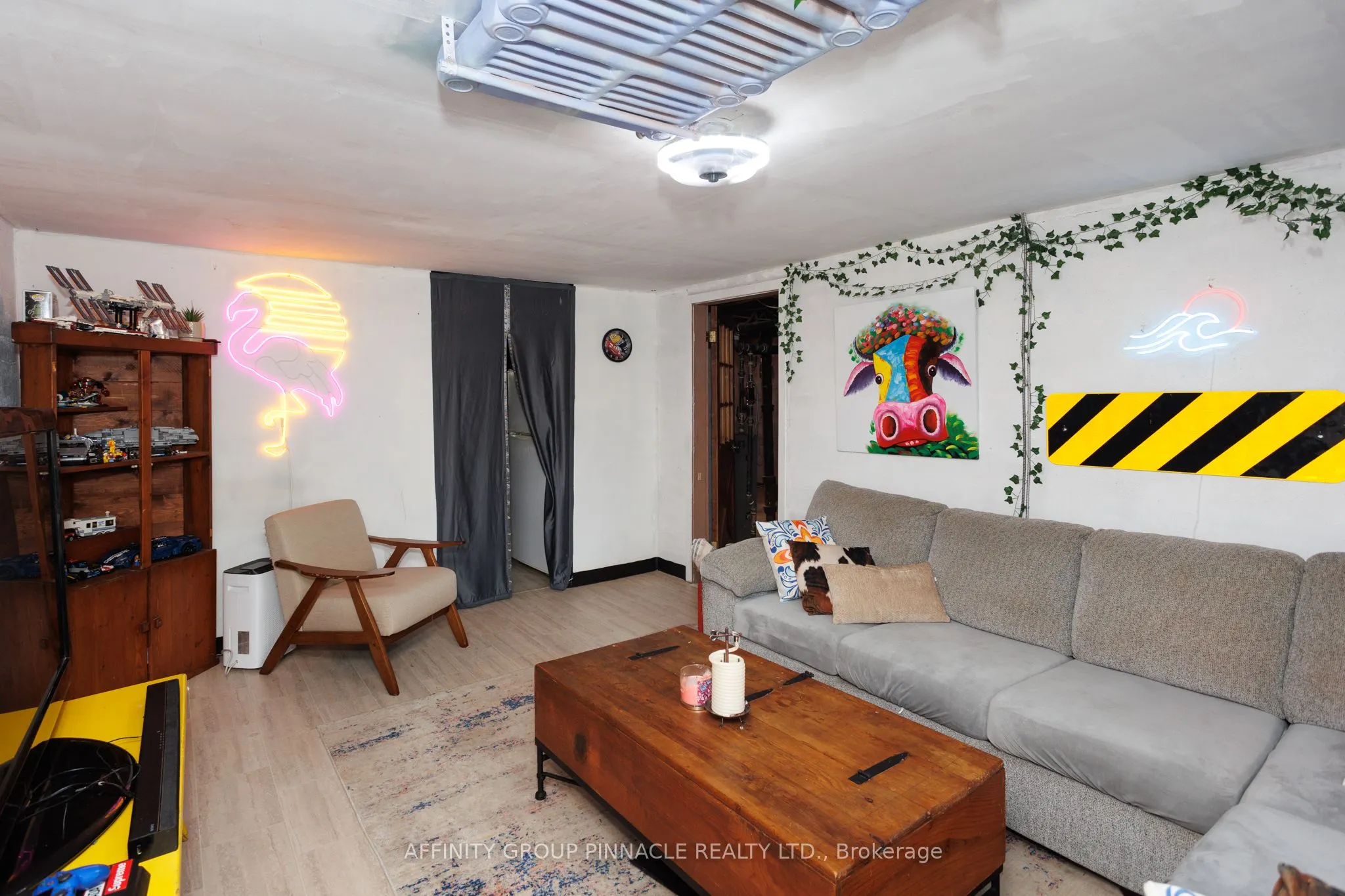 75 Bond Street W