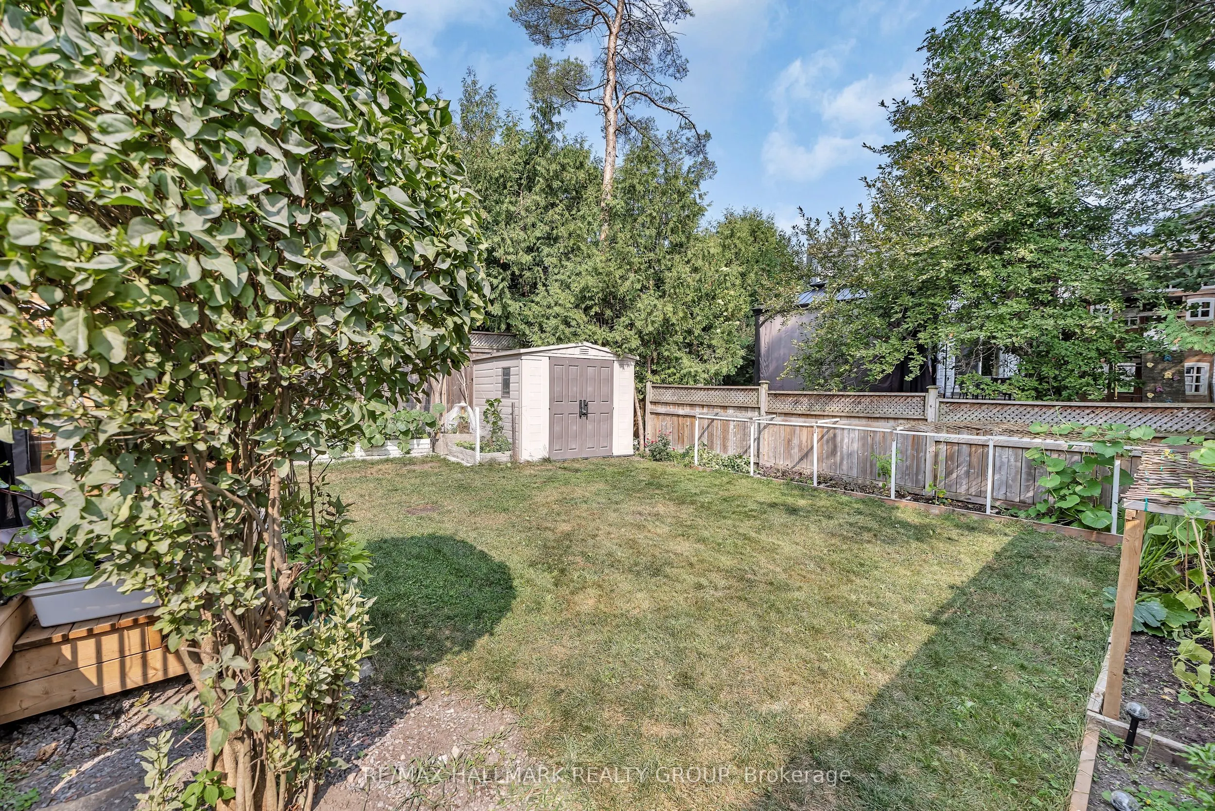 16 Hawley Crescent