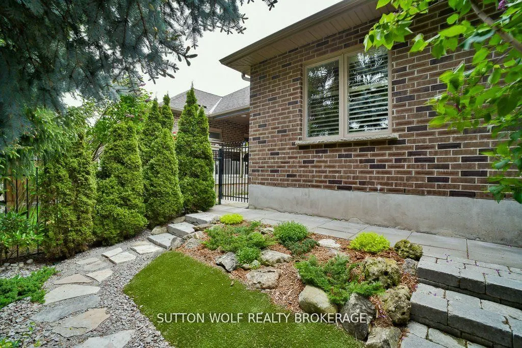 295 Mogg Street, #2