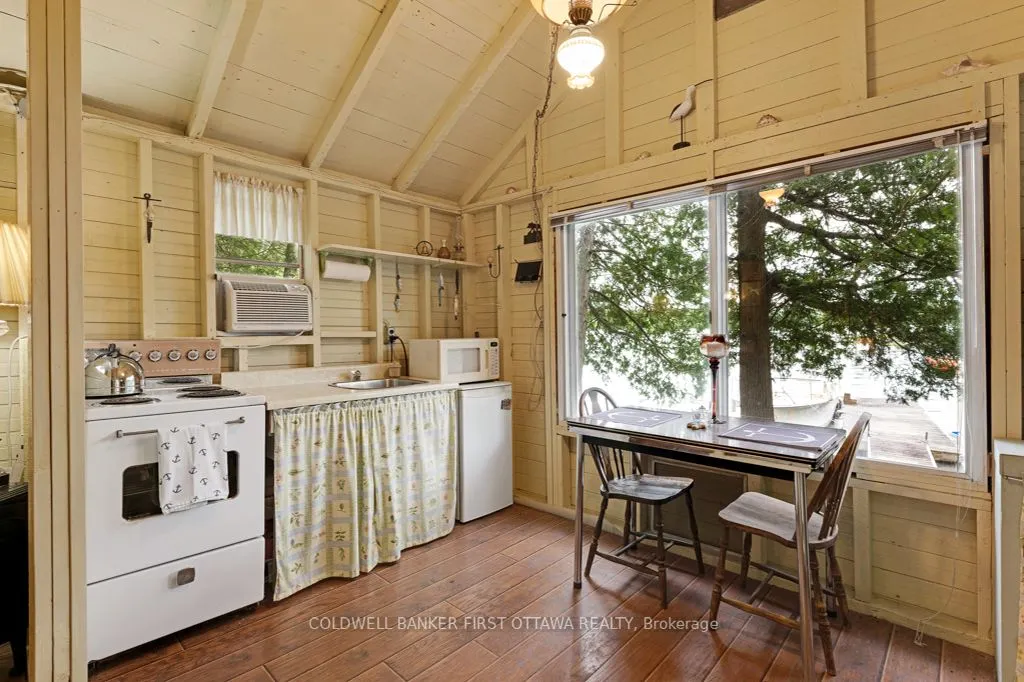 4712 Briton Houghton Bay Road