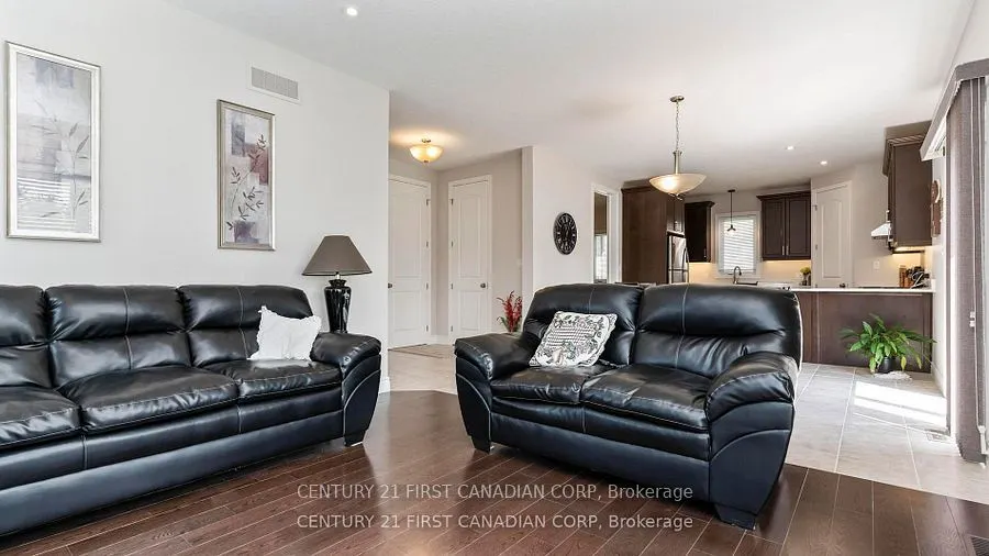 102 Caverhill Crescent