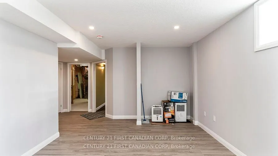 102 Caverhill Crescent