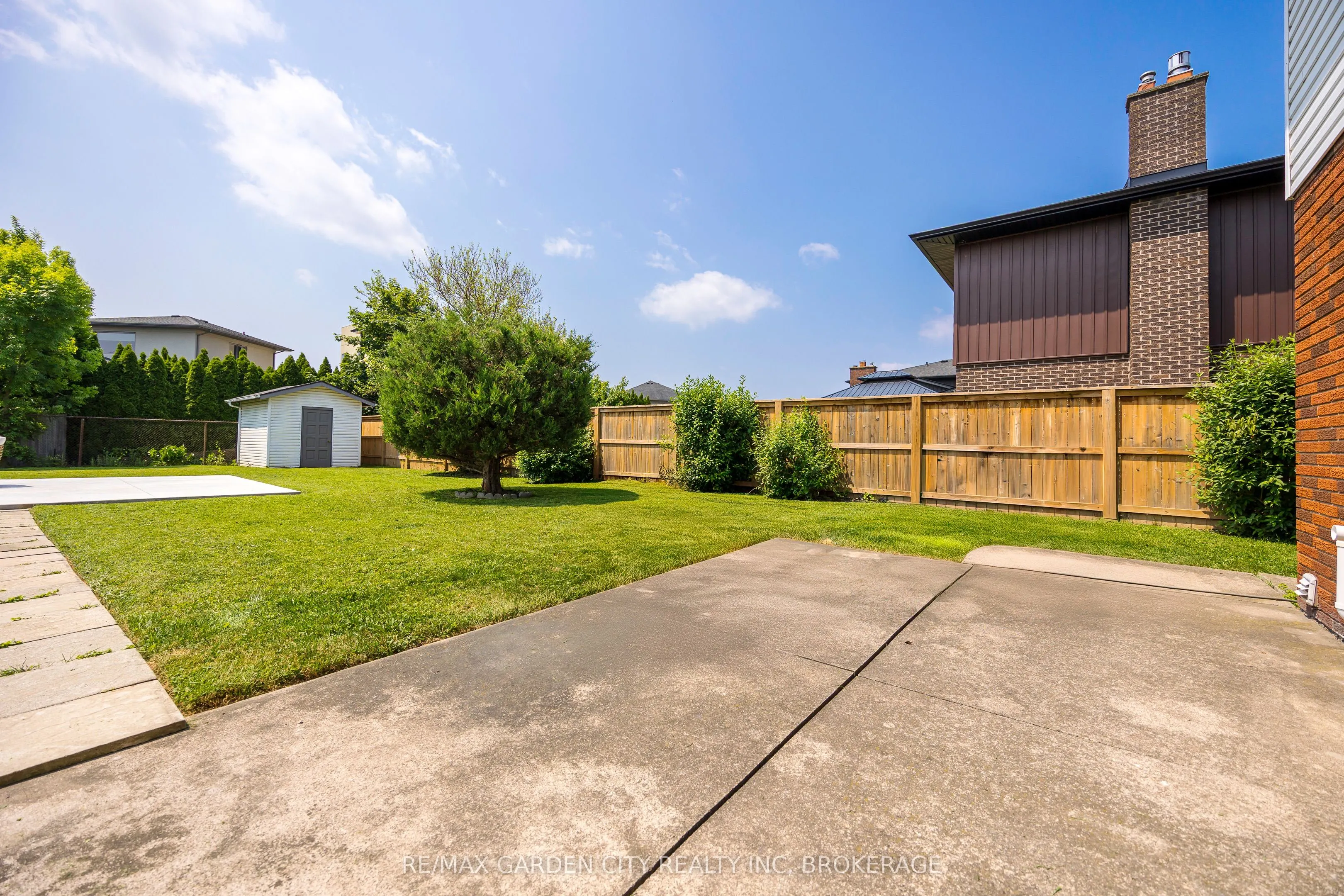 5 Woodgarden Court
