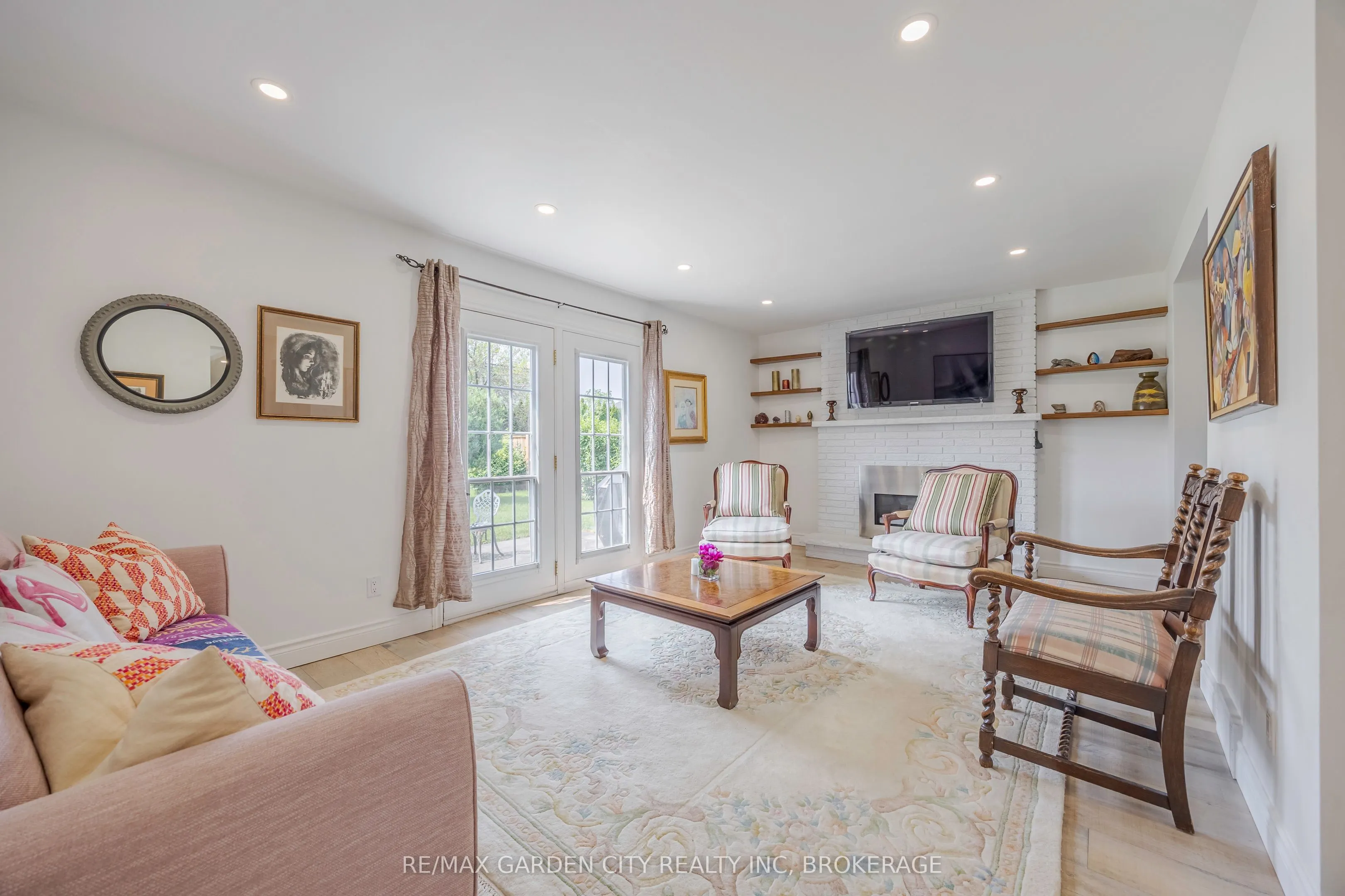 5 Woodgarden Court