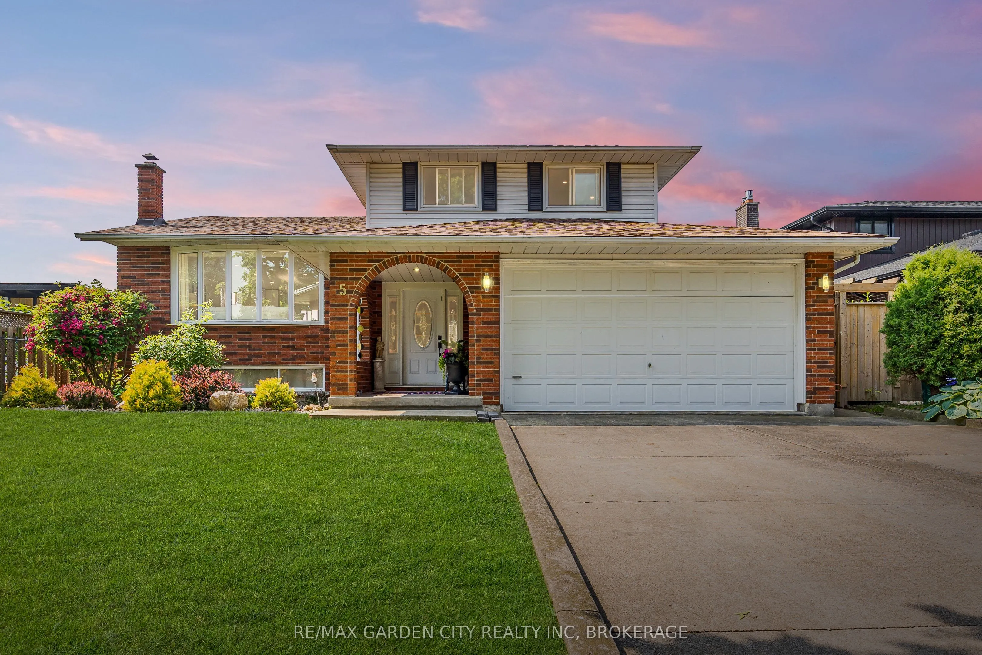 5 Woodgarden Court
