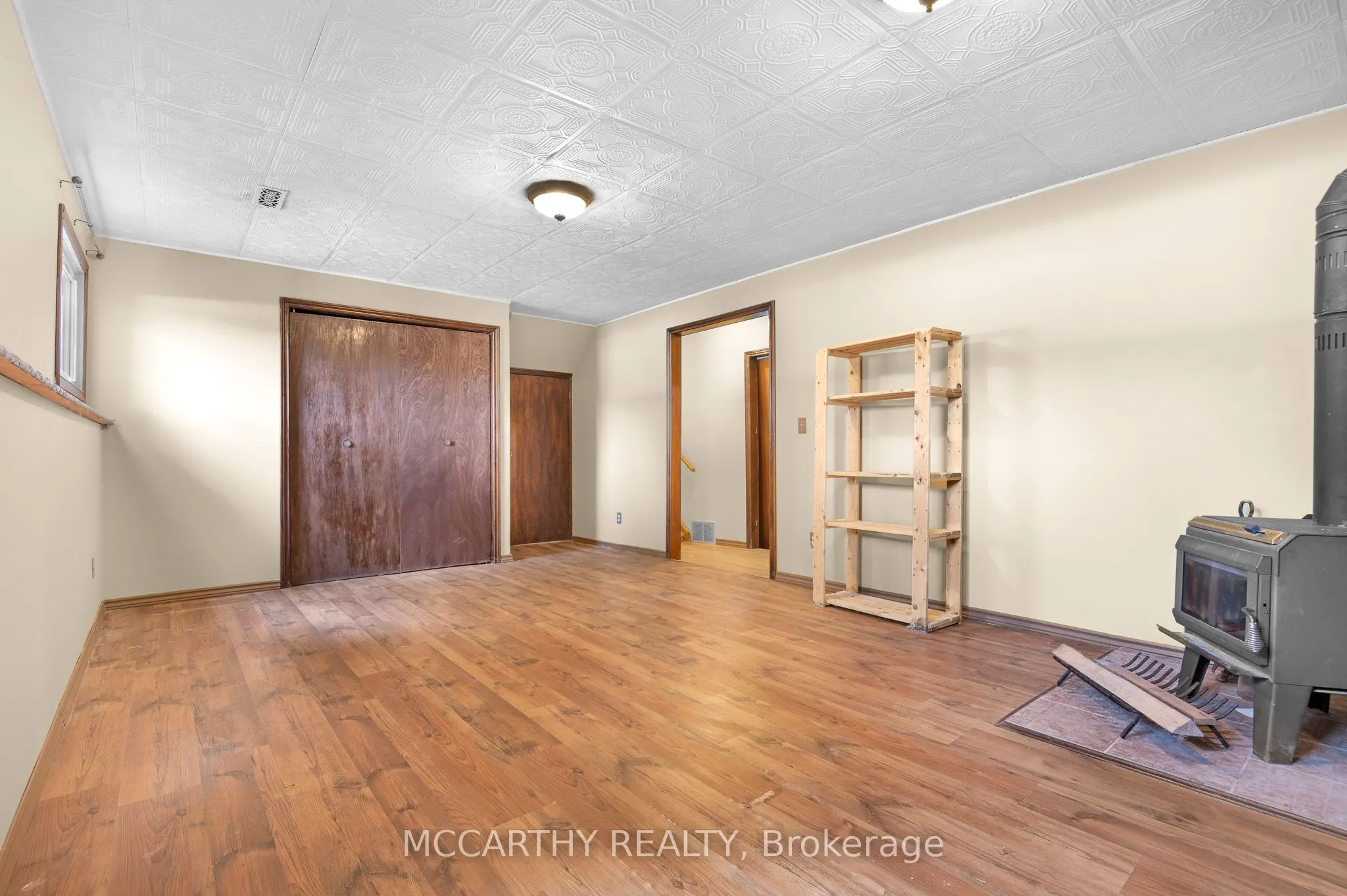 380 Main Street W
